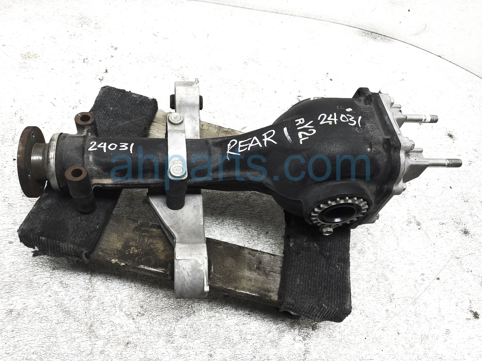 $175 Subaru REAR DIFFERENTIAL - 2.5L