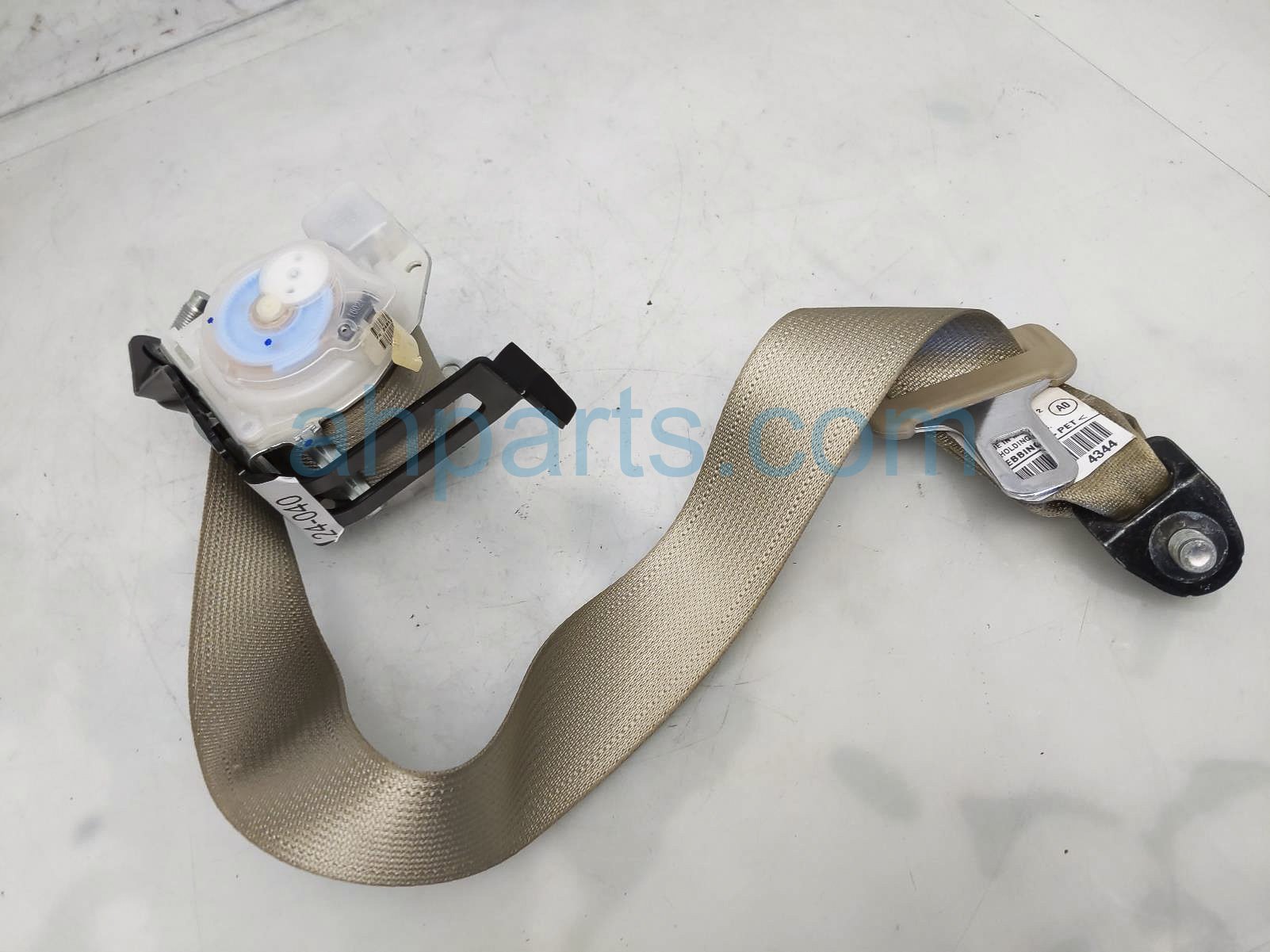 $40 Honda 2ND ROW LH SEAT BELT - IVORY 2DR