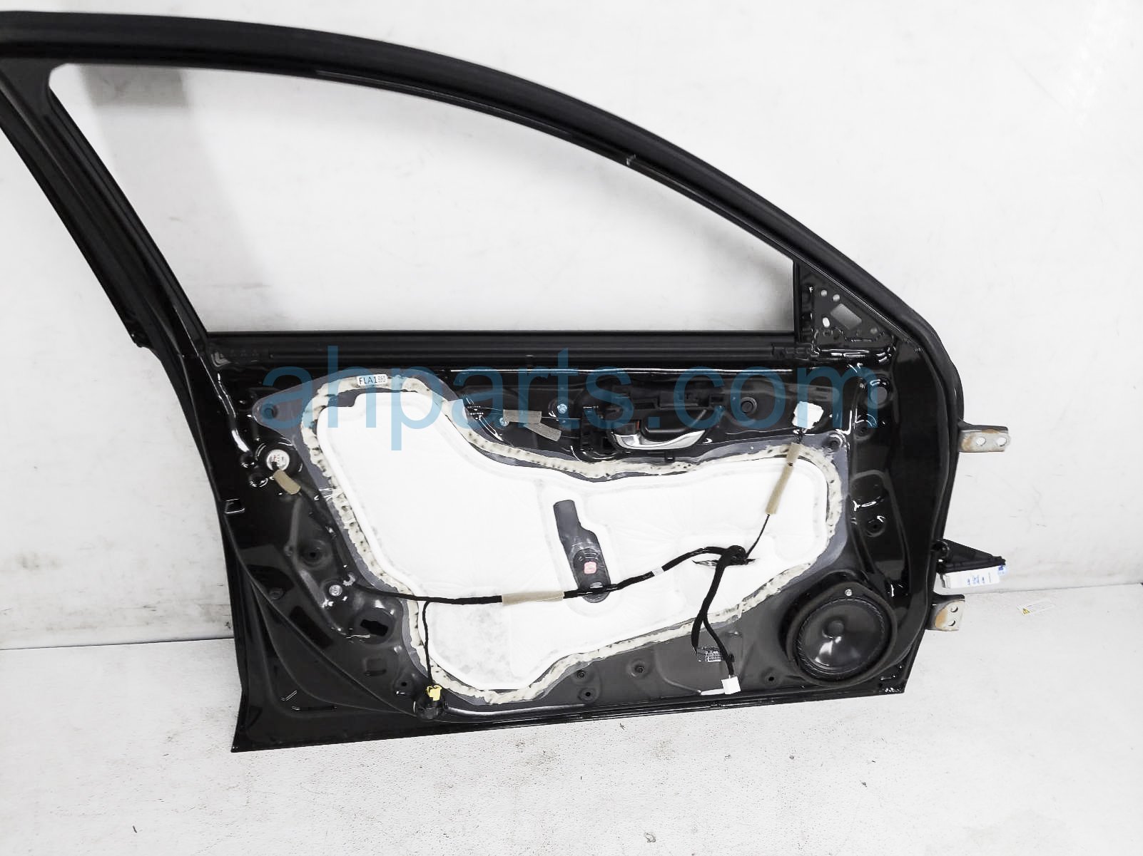 $1095 Honda FR/LH DOOR - BLACK - NO MIRROR/TRIM*