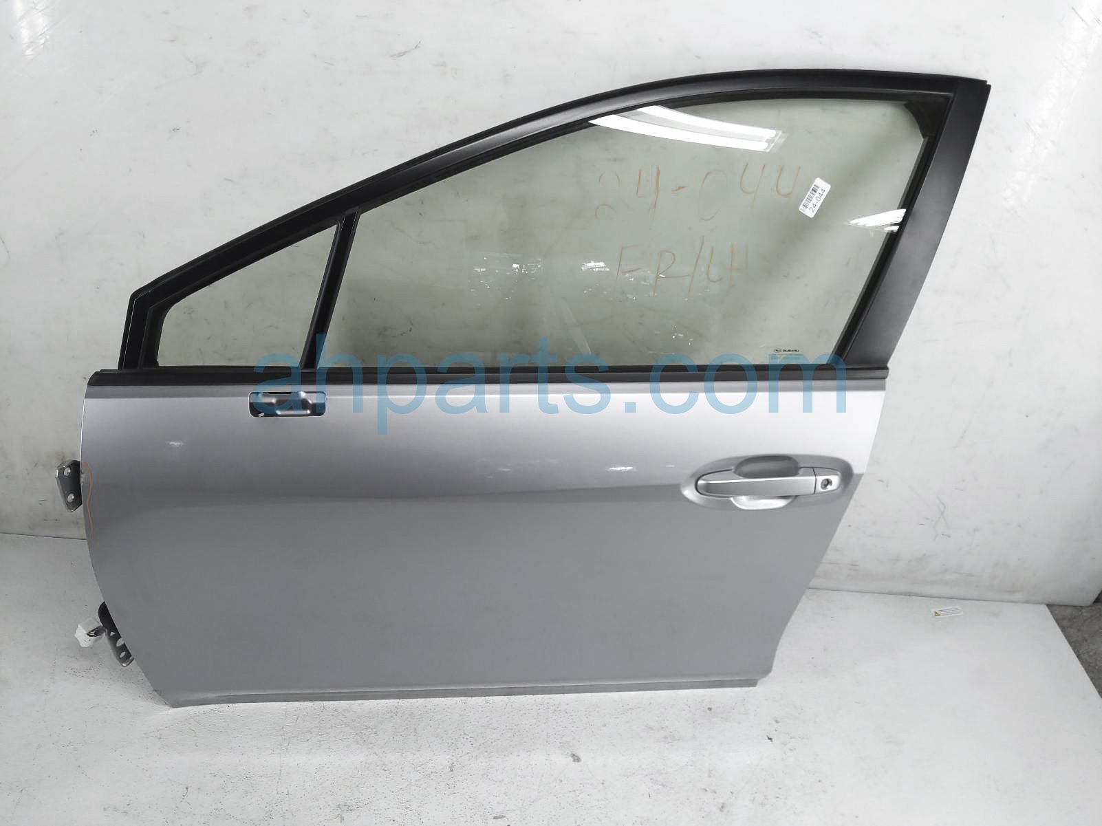 $675 Subaru FR/LH DOOR - SILVER -NO MIRROR/TRIM*