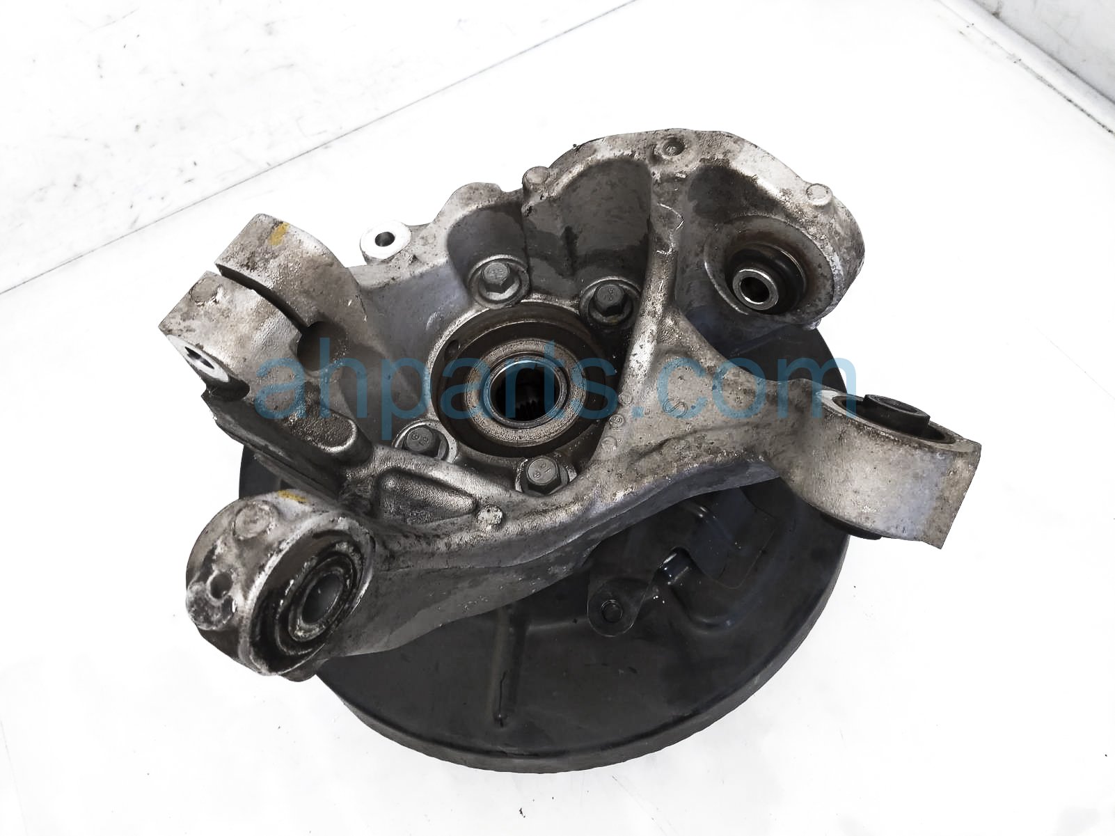 $125 Subaru RR/RH SPINDLE KNUCKLE W/HUB ASSY