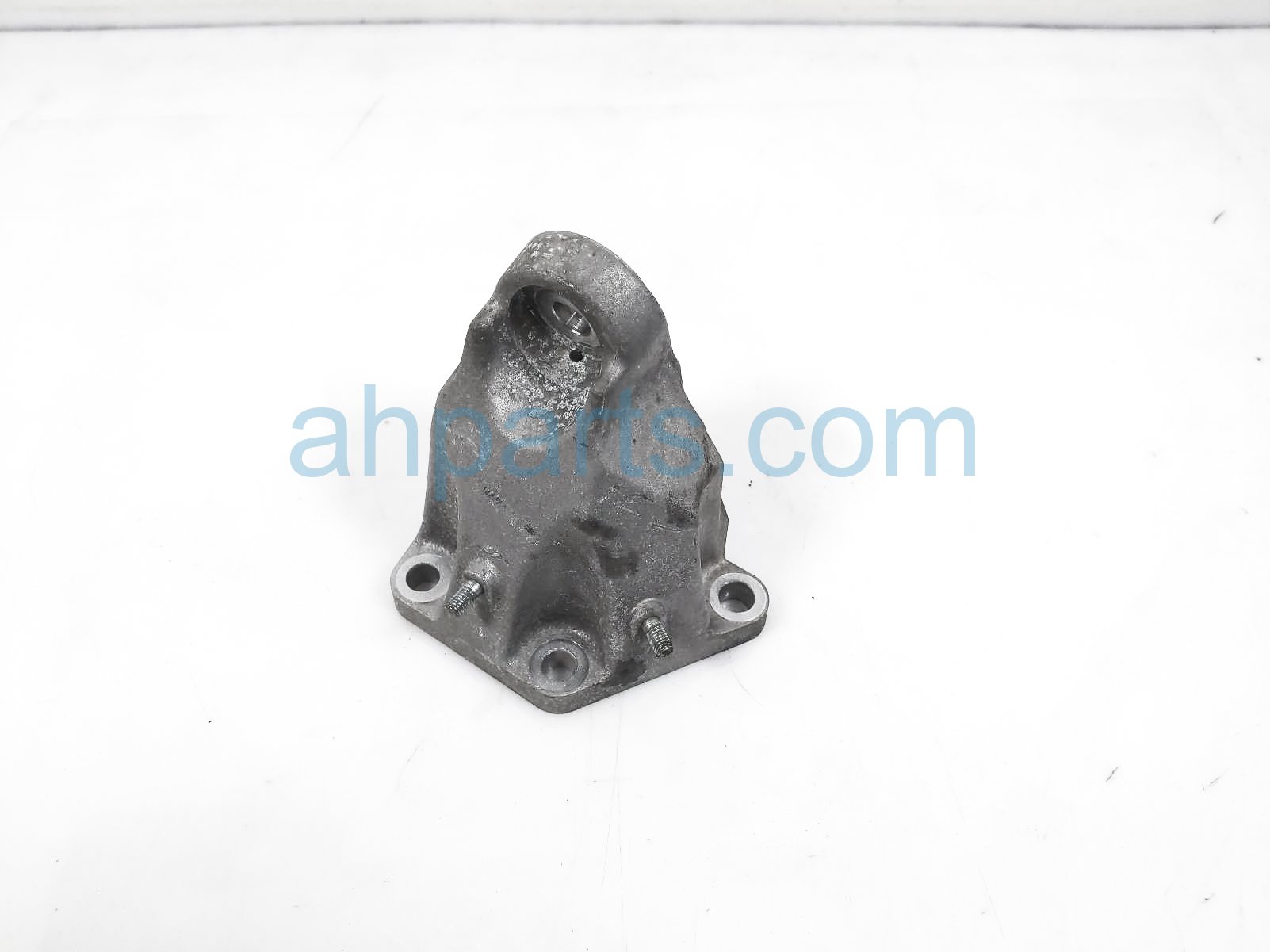 $40 Lexus RH ENGINE MOUNT BRACKET