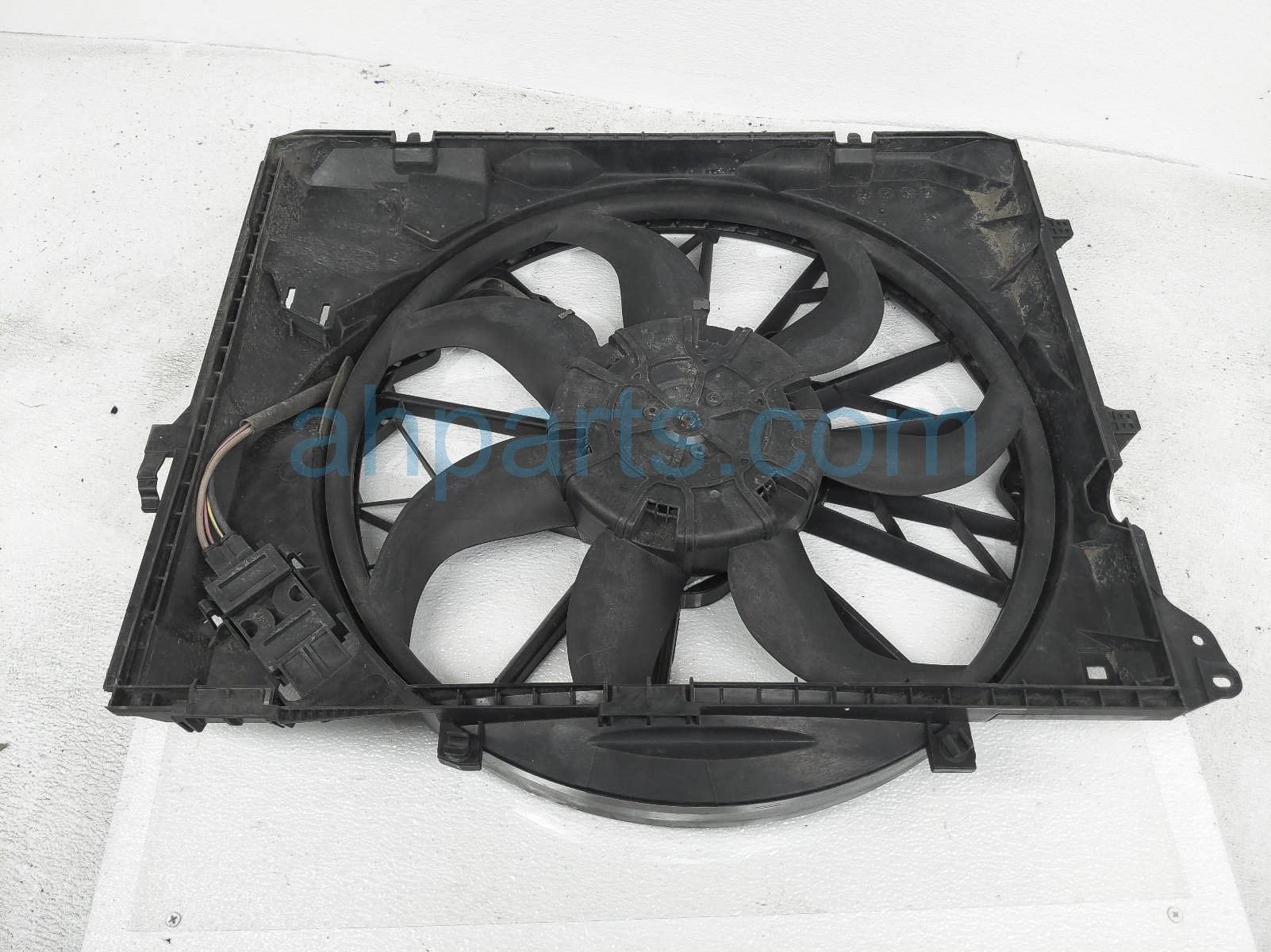 $100 BMW RADIATOR COOLING FAN ASSY