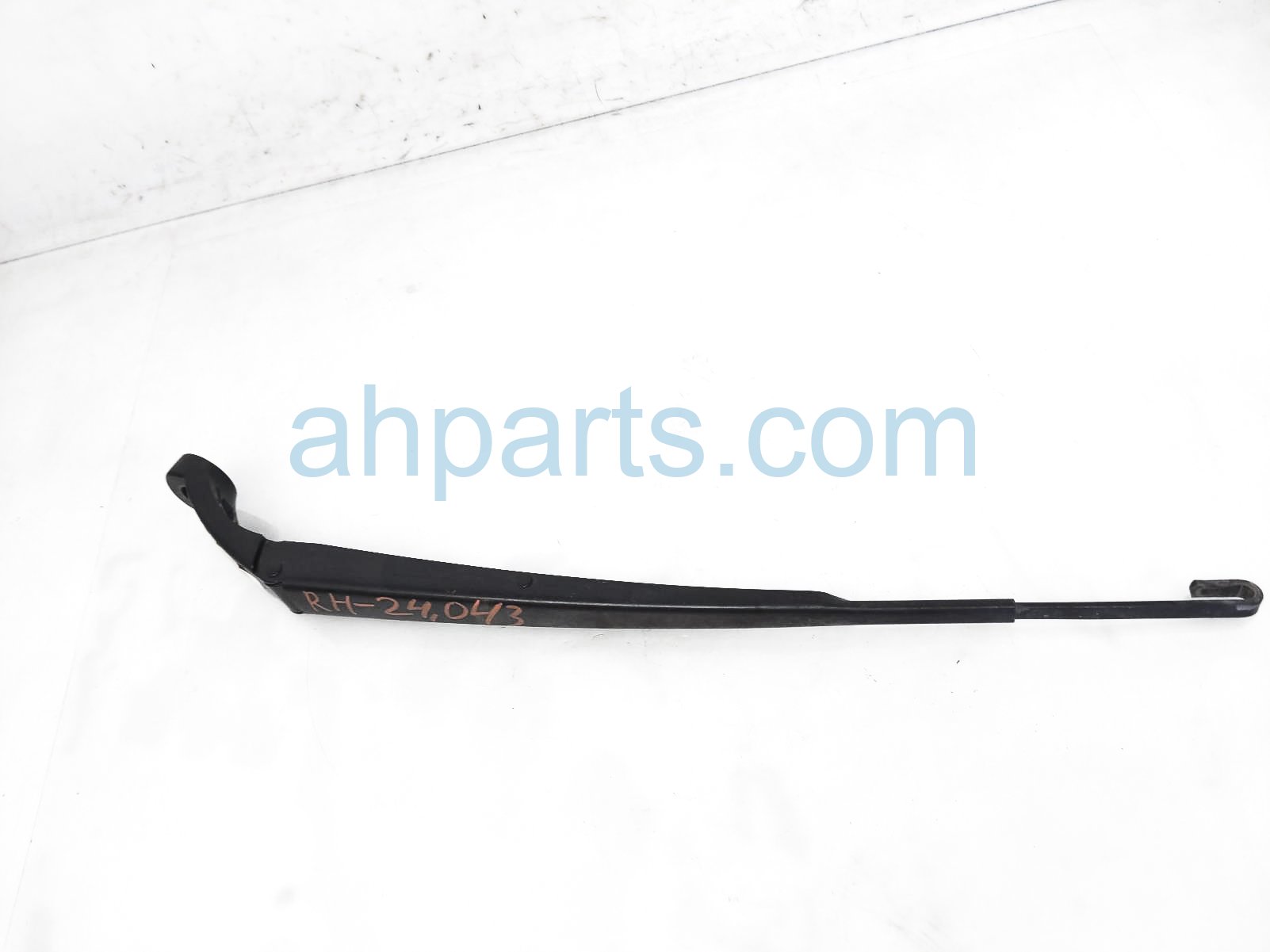 $29 Honda RH WINDSHIELD WIPER ARM