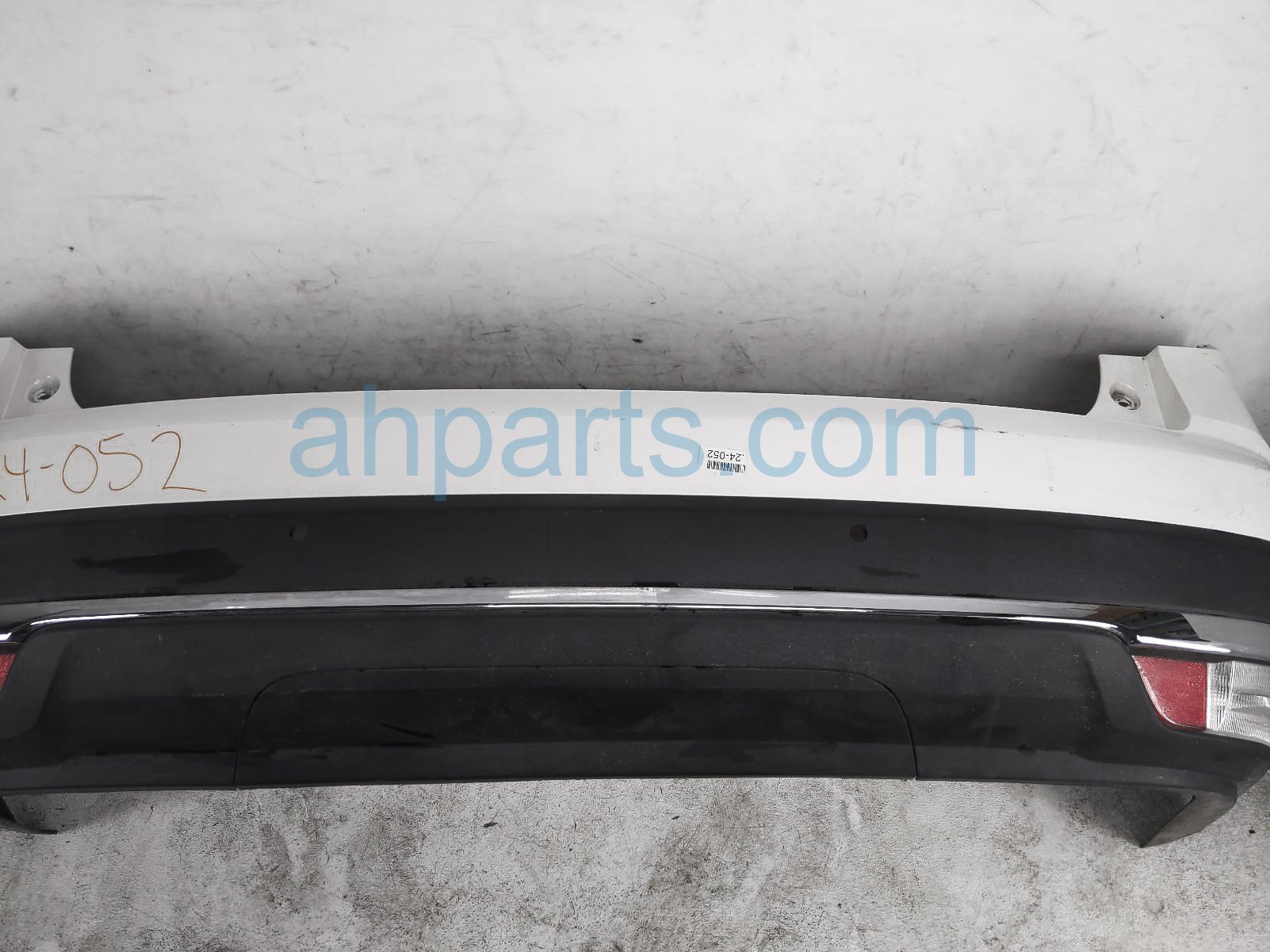 $199 Honda REAR BUMPER COVER - WHITE - SCUFFS*