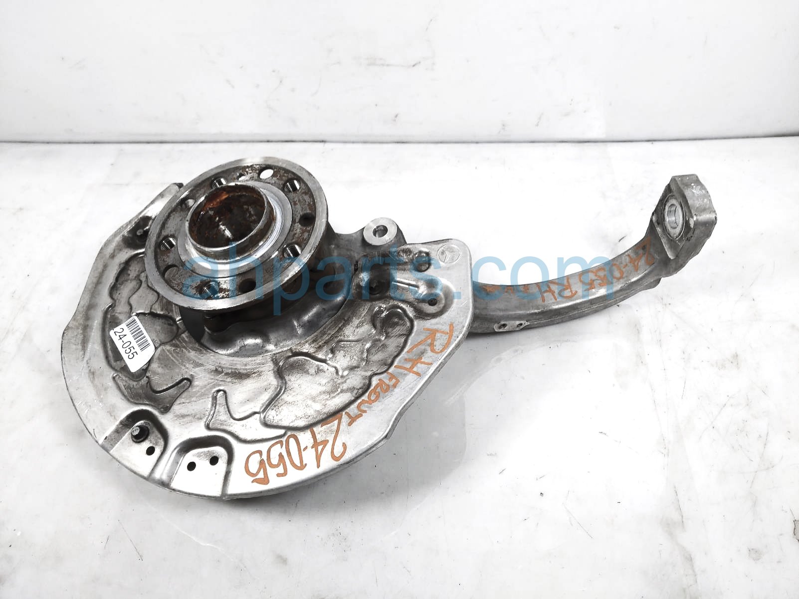 $175 Mercedes FR/RH SPINDLE KNUCKLE HUB