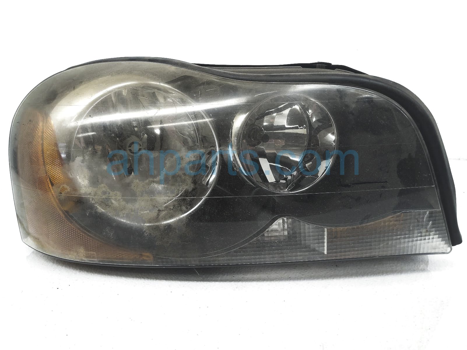 $150 Volvo RH HEADLAMP / LIGHT