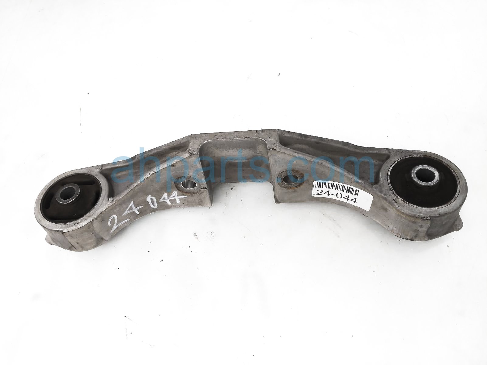 $40 Subaru REAR DIFFERENTIAL MOUNT - 2.4L M.T