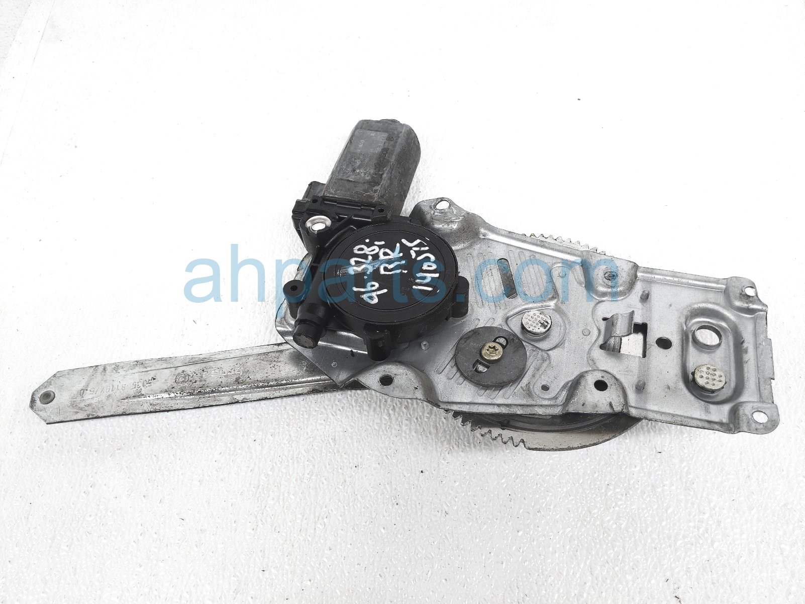 $50 BMW RR/RH WINDOW REGULATOR W/ MOTOR