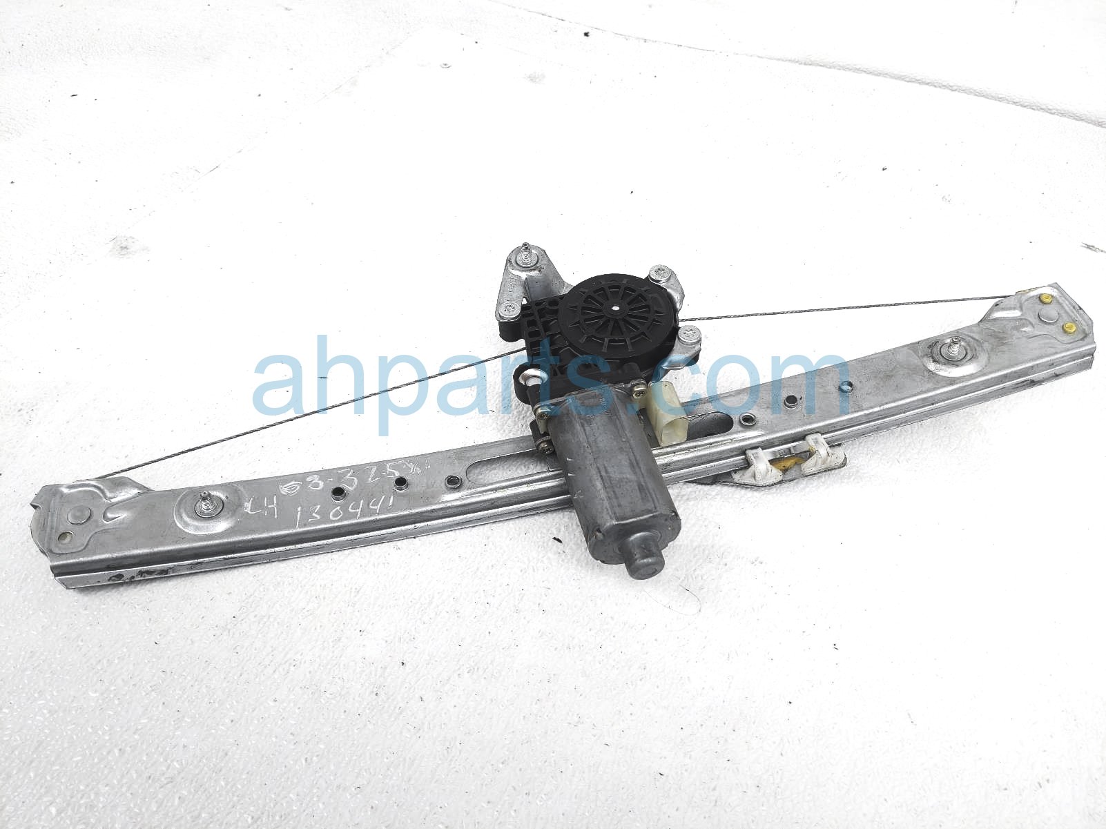 $40 BMW RR/LH WINDOW REGULATOR W/MOTOR