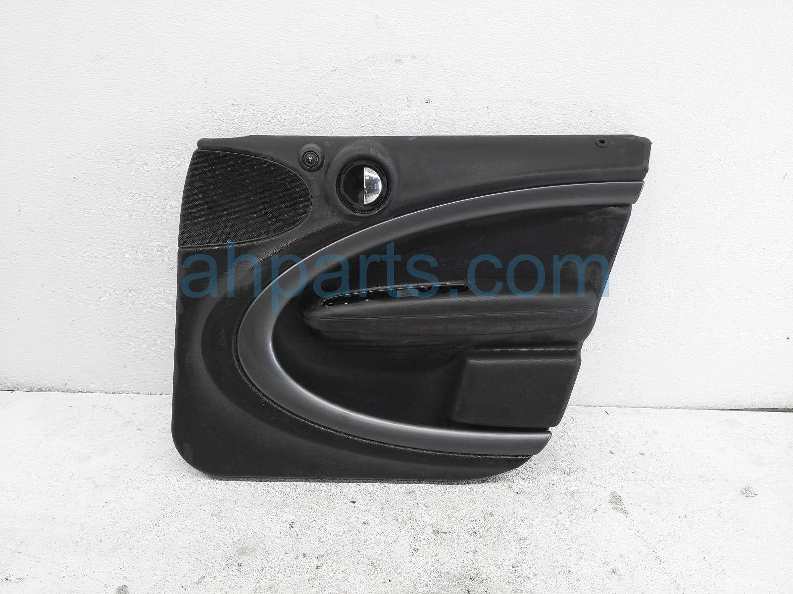 $100 BMW FR/RH INTERIOR DOOR PANEL - BLK