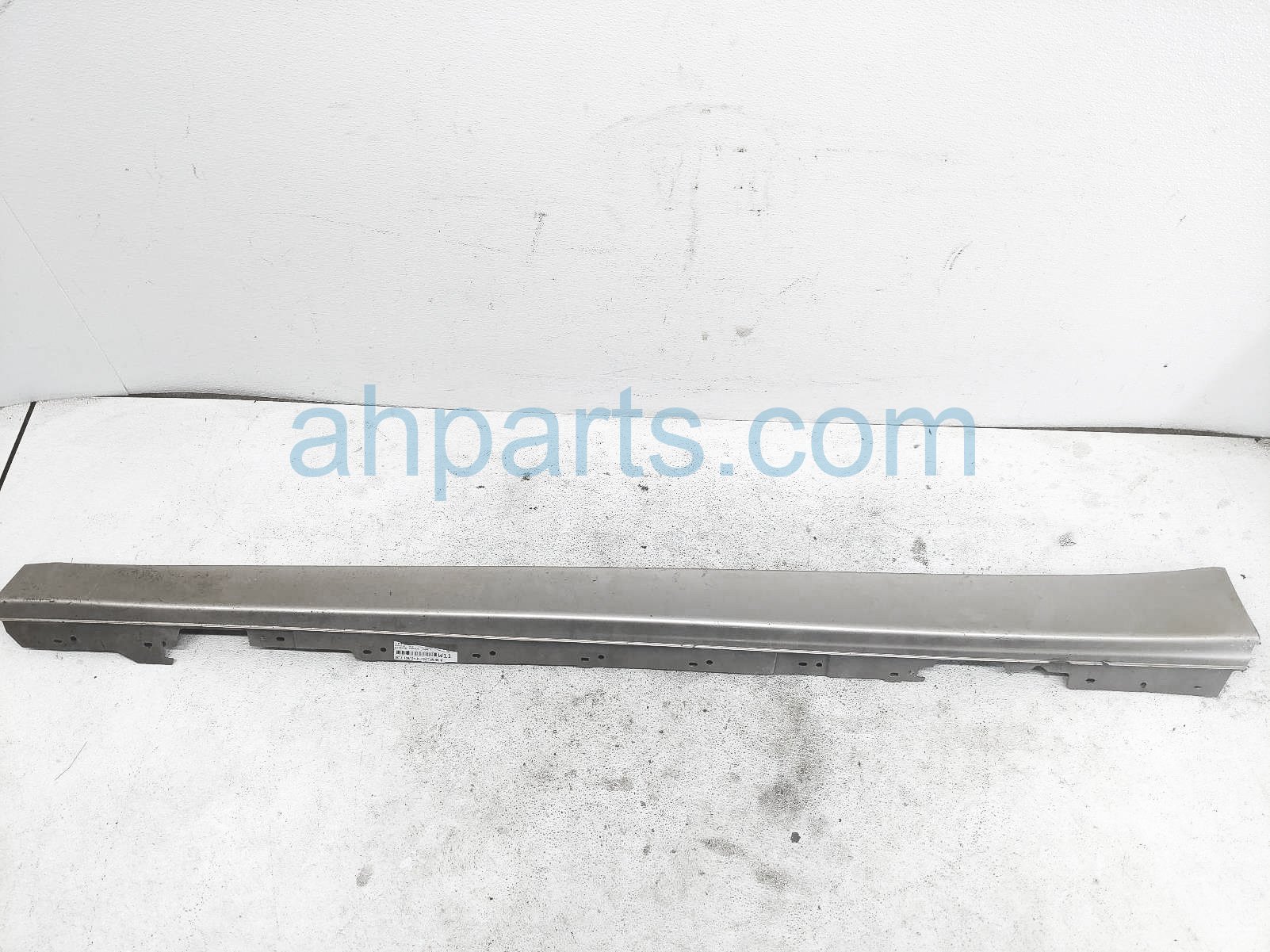 $75 BMW LH SIDE SKIRT / ROCKER MOLDING - SLV