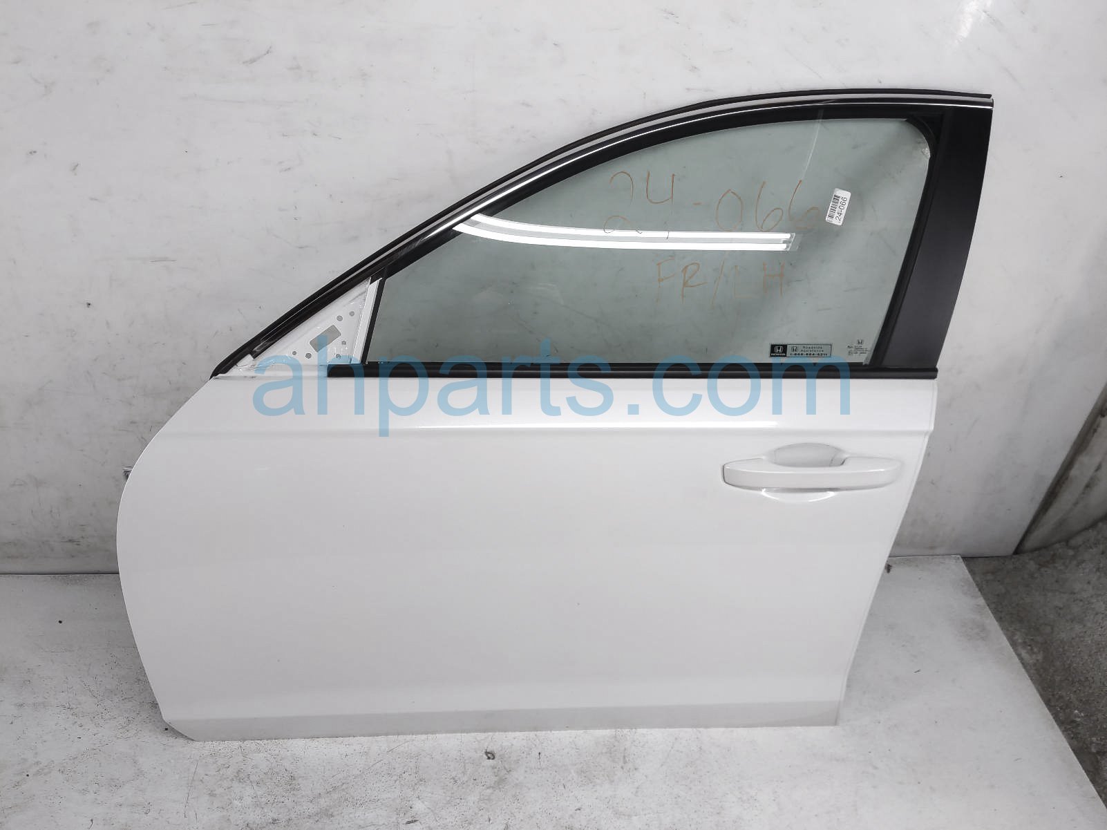 $1150 Honda FR/LH DOOR - WHITE - NO MIRROR/TRIM