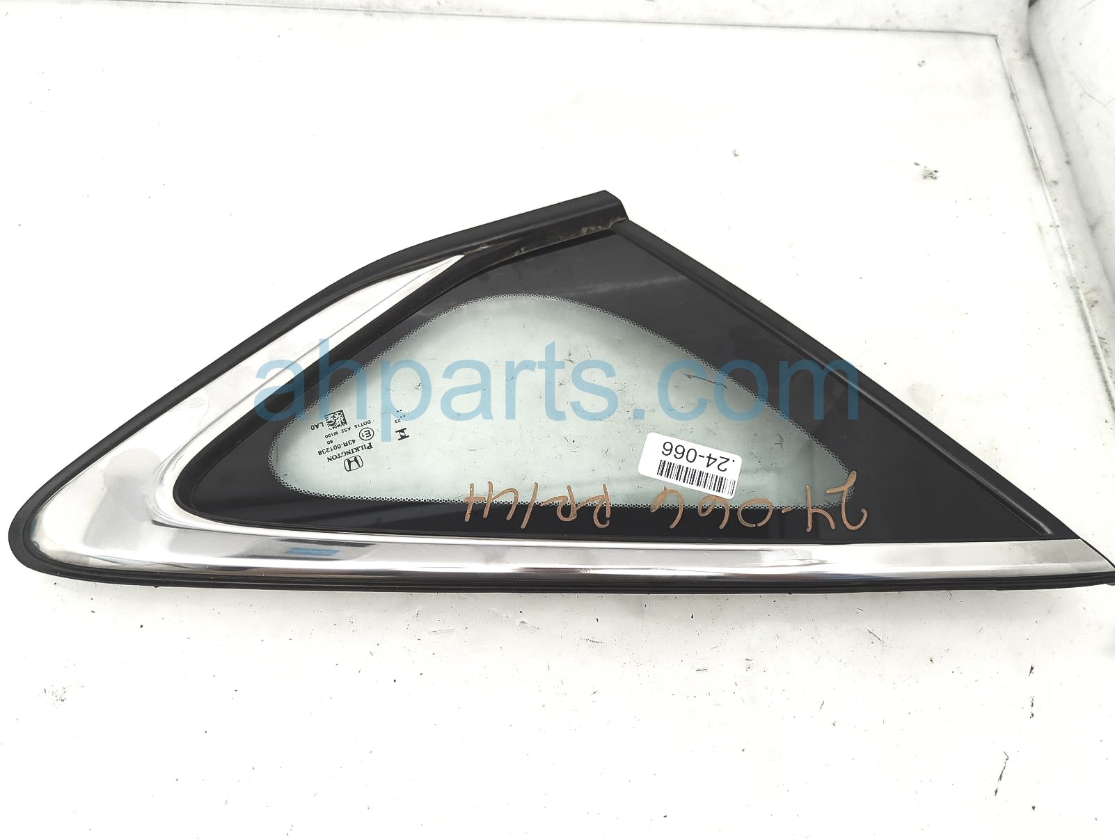 $125 Honda LH QUARTER WINDOW GLASS