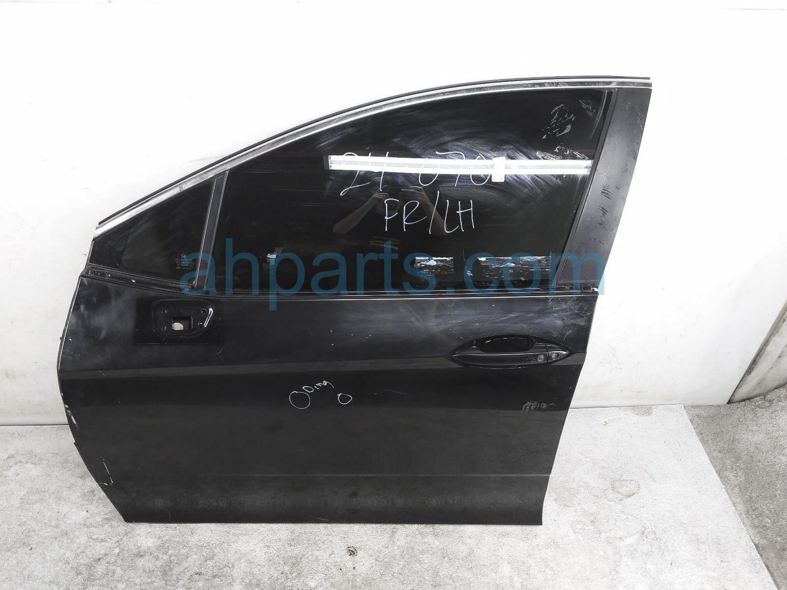 $500 Honda FR/LH DOOR - BLACK - NO MIRROR/TRIM*