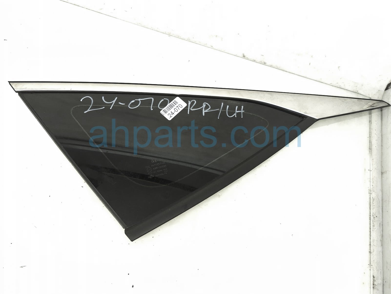 $99 Honda LH QUARTER WINDOW GLASS