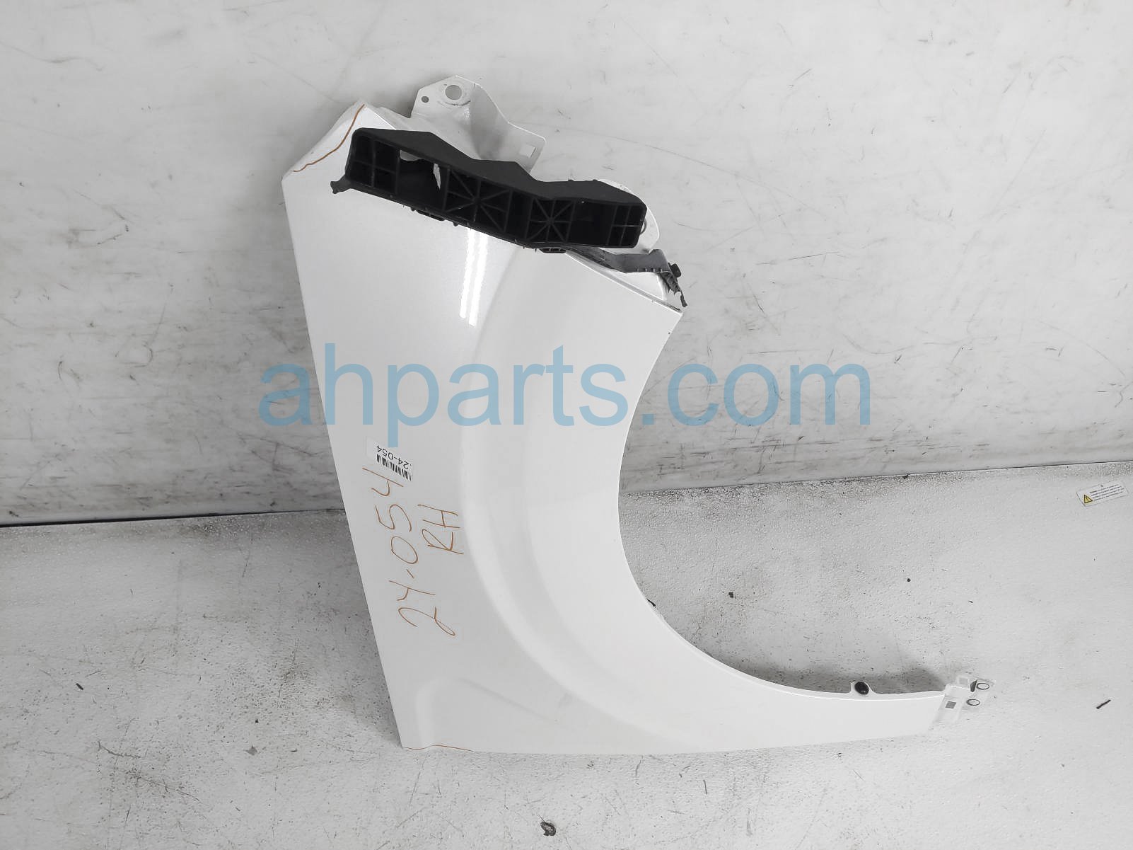 $200 Kia RH FENDER ASSY - WHITE