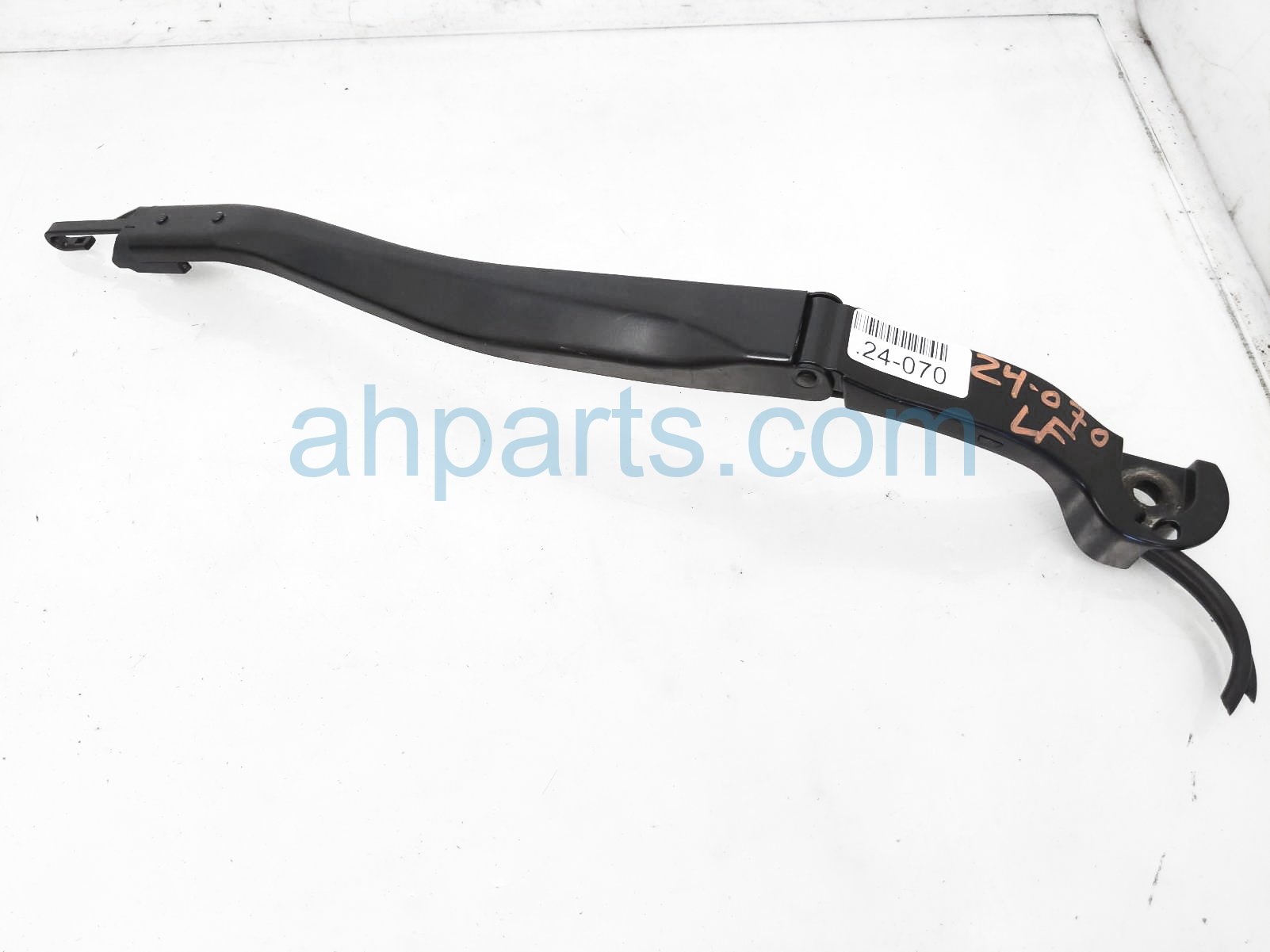 $190 Honda LH WINDSHIELD WIPER ARM