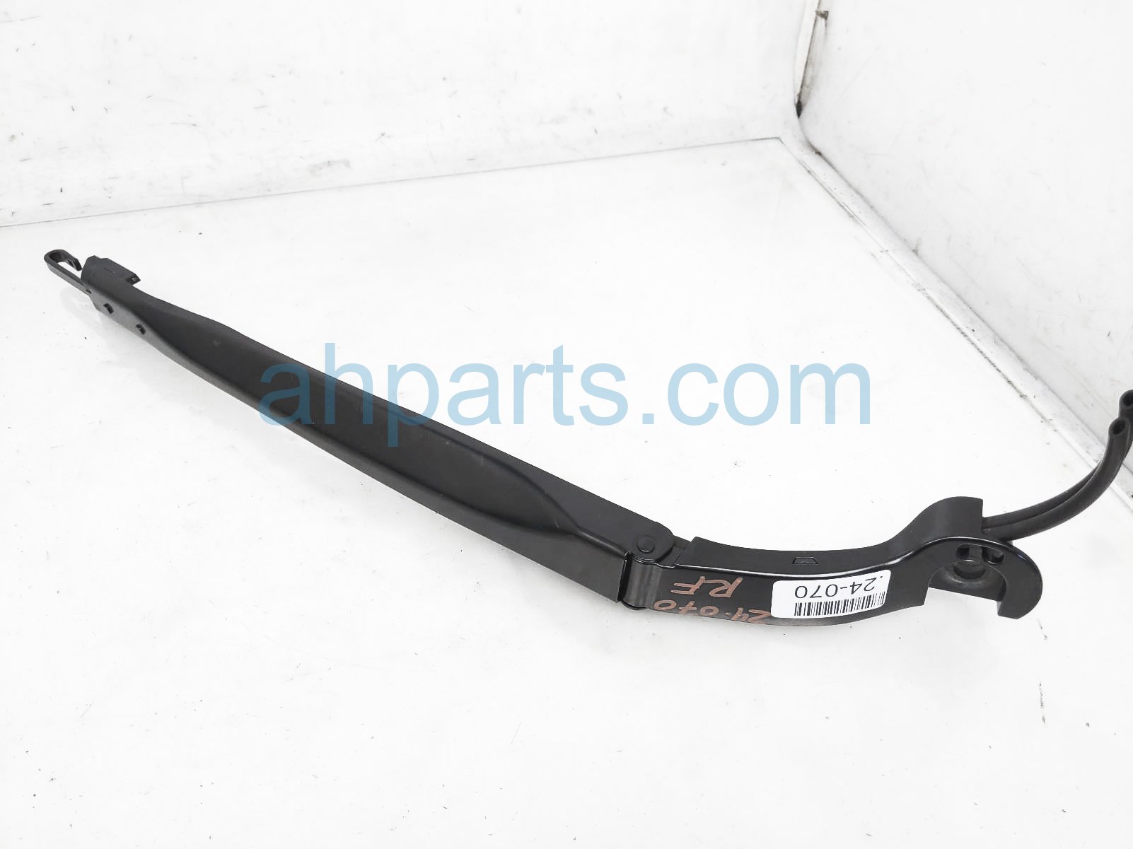 $175 Honda RH WINDSHIELD WIPER ARM