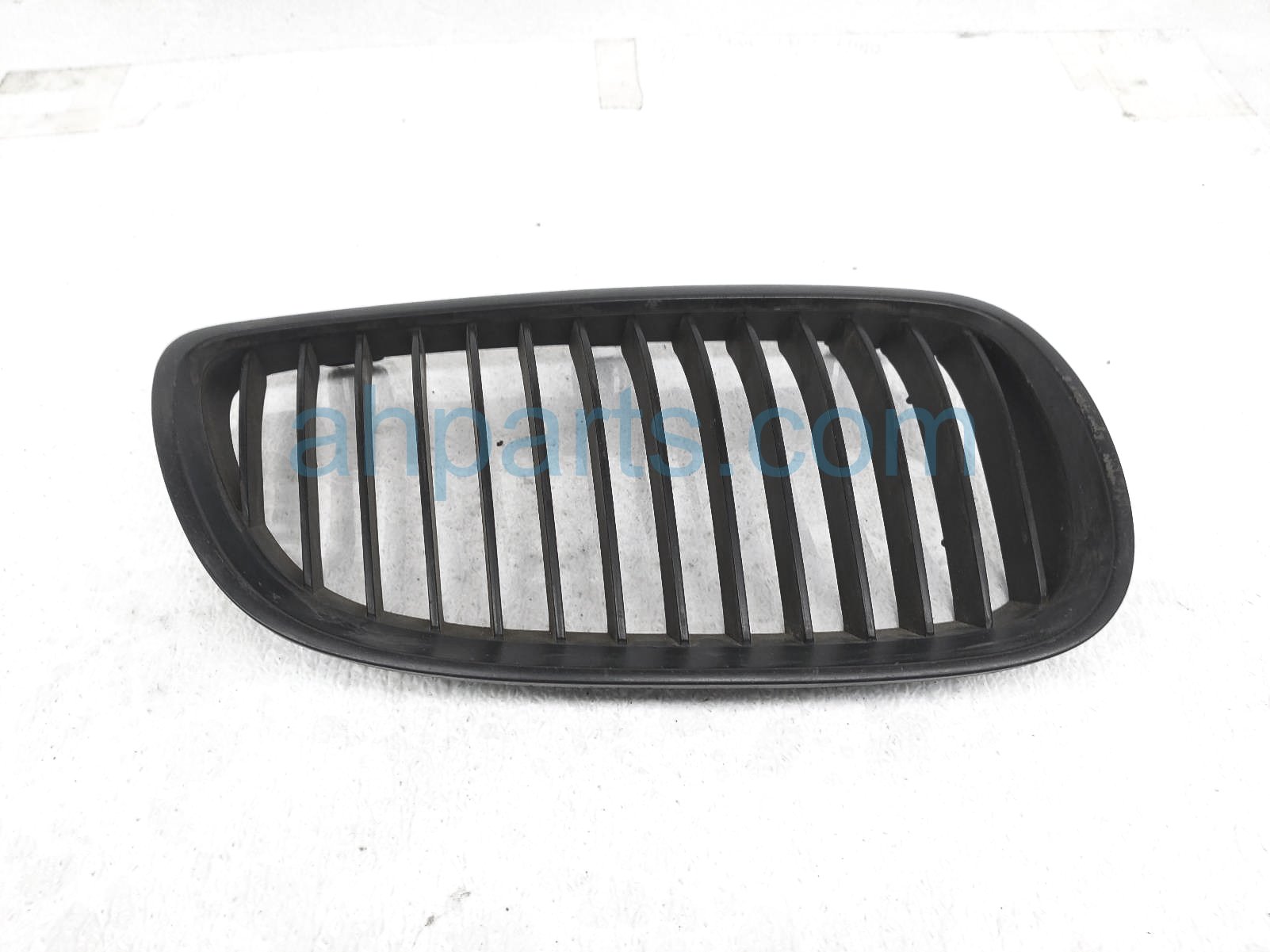 $40 BMW RH SIDE UPPER GRILLE - BLACK