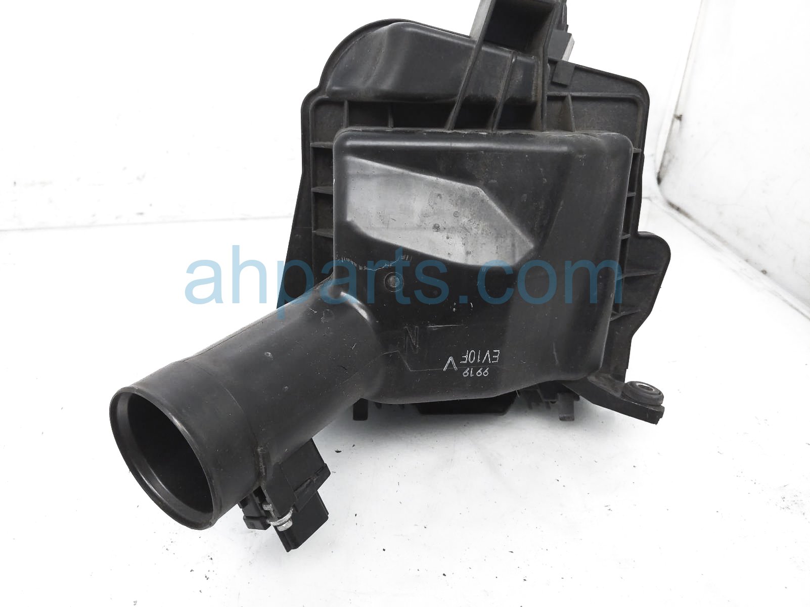 $75 Infiniti RH AIR CLEANER INTAKE BOX - 3.7L