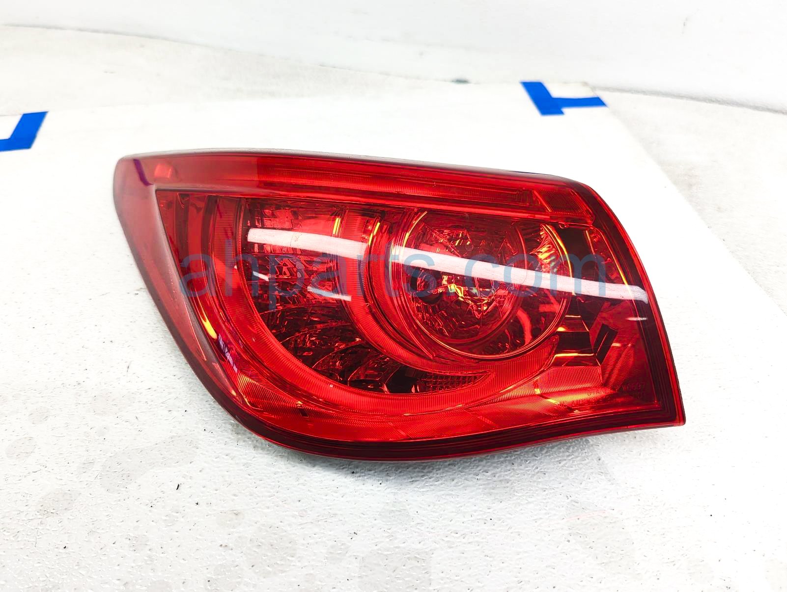 $175 Infiniti LH TAIL LAMP (ON BODY)