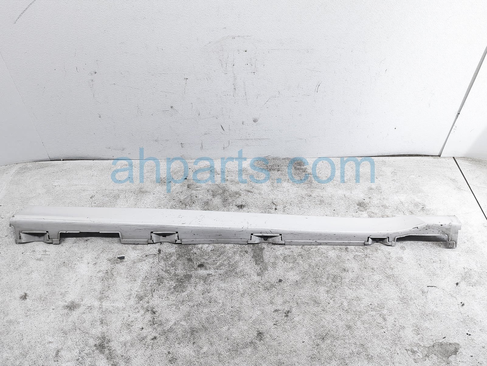 $100 Honda RH SIDE SKIRT / MOLDING - WHITE