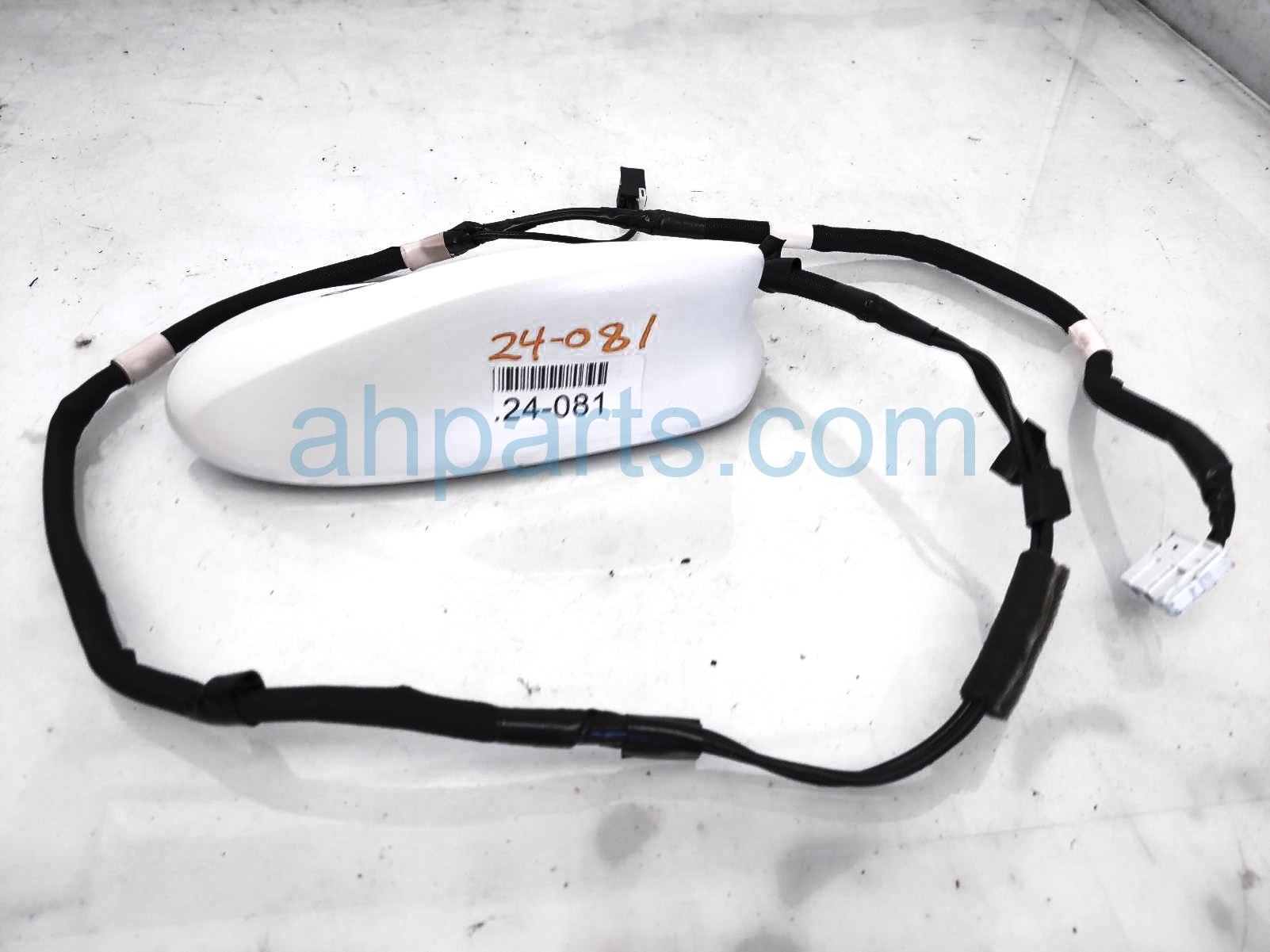 $39 Honda ROOF ANTENNA ASSY - WHITE