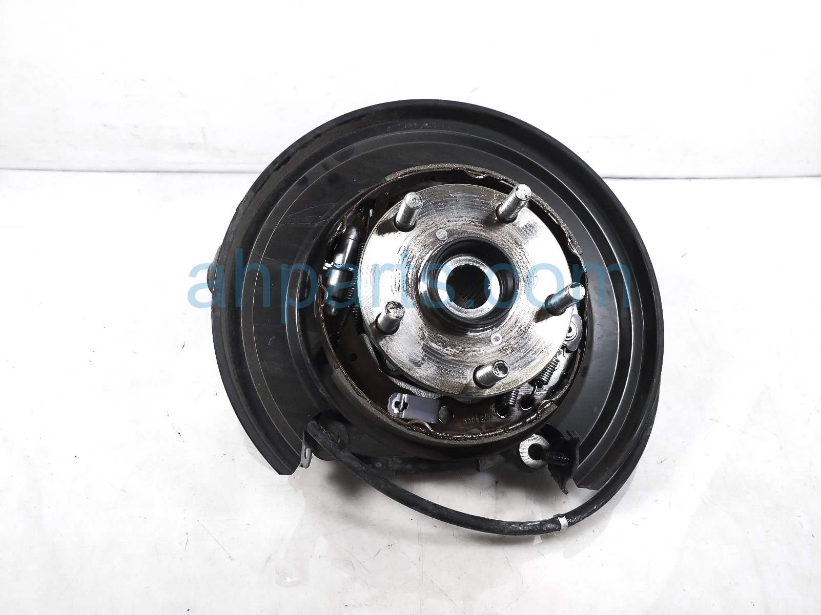 $175 Subaru RR/LH SPINDLE KNUCKLE HUB