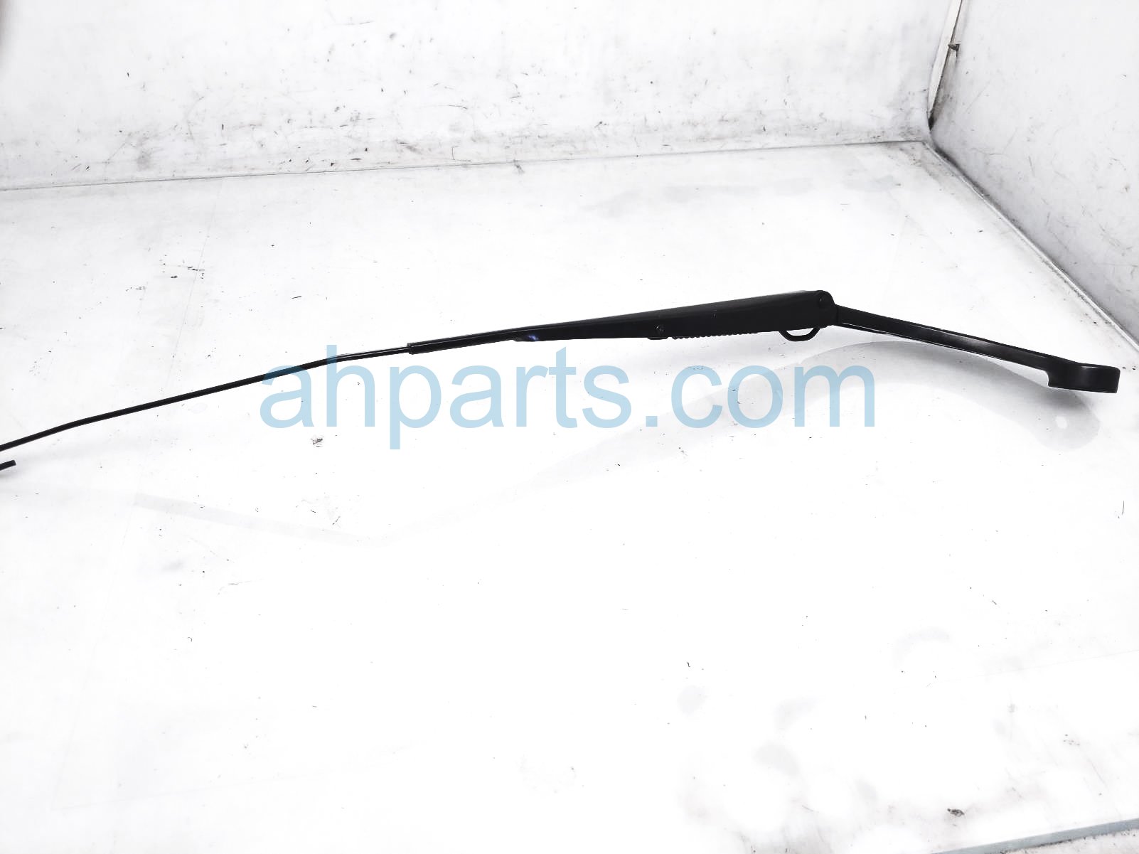 $19 Honda RH WINDSHIELD WIPER ARM