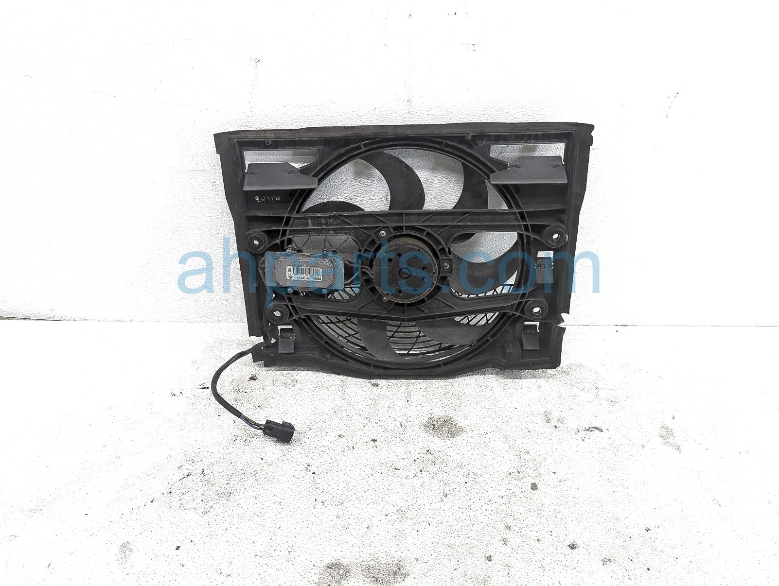 $75 BMW RADIATOR COOLING FAN ASSEMBLY