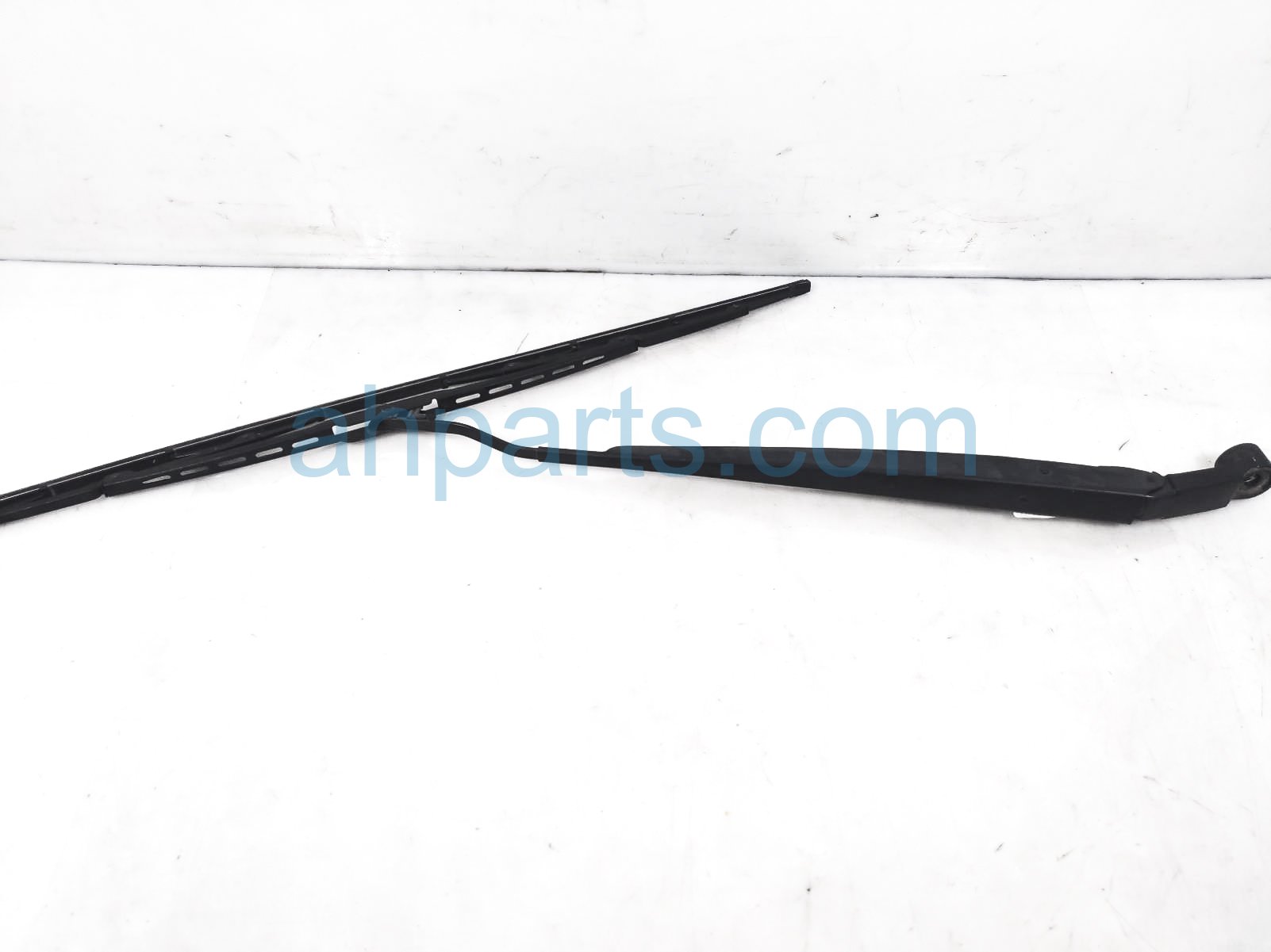 $35 Toyota LH SIDE WINDSHIELD WIPER ARM