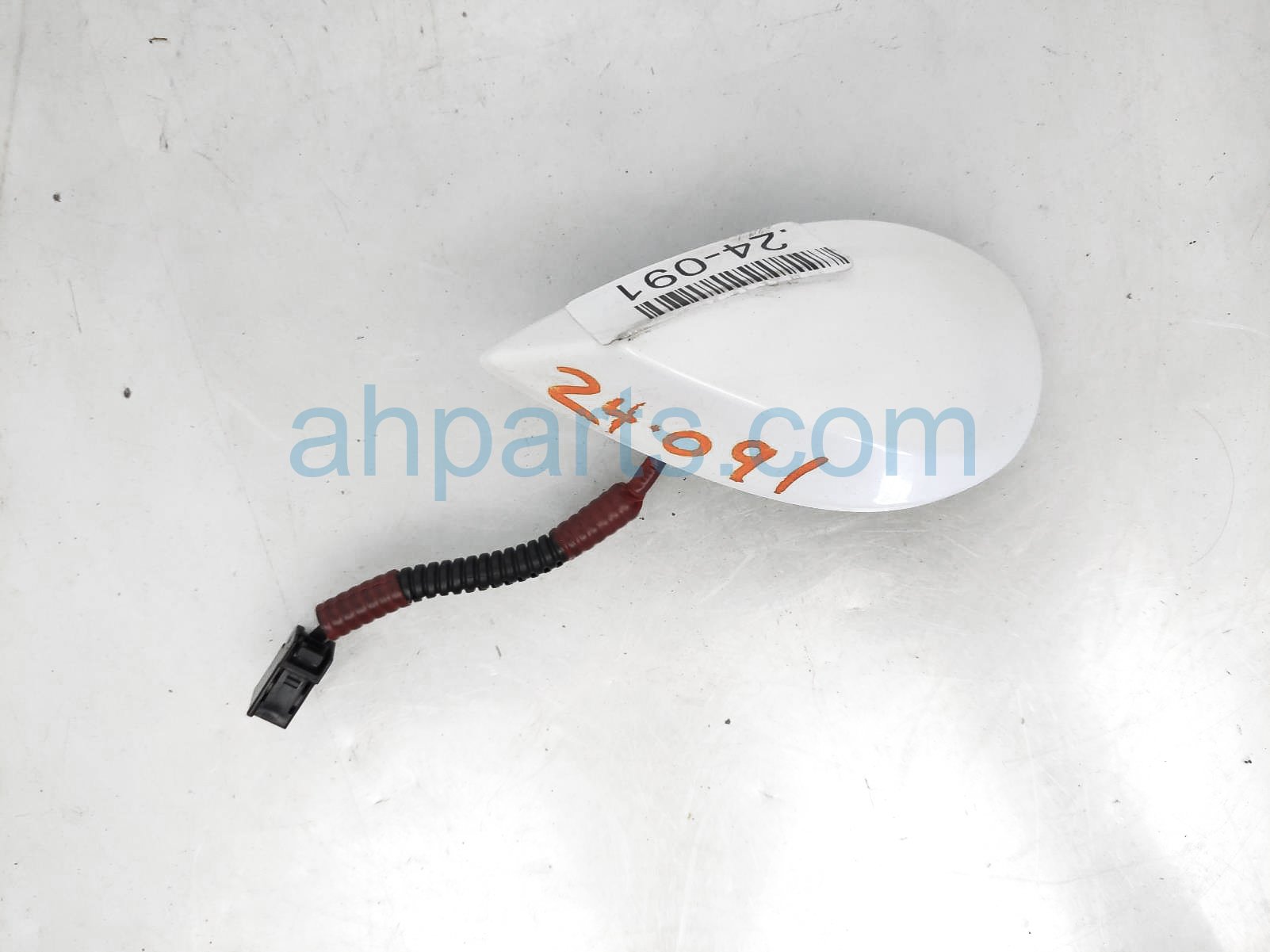 $40 Honda ROOF ANTENNA - WHITE HOUSING