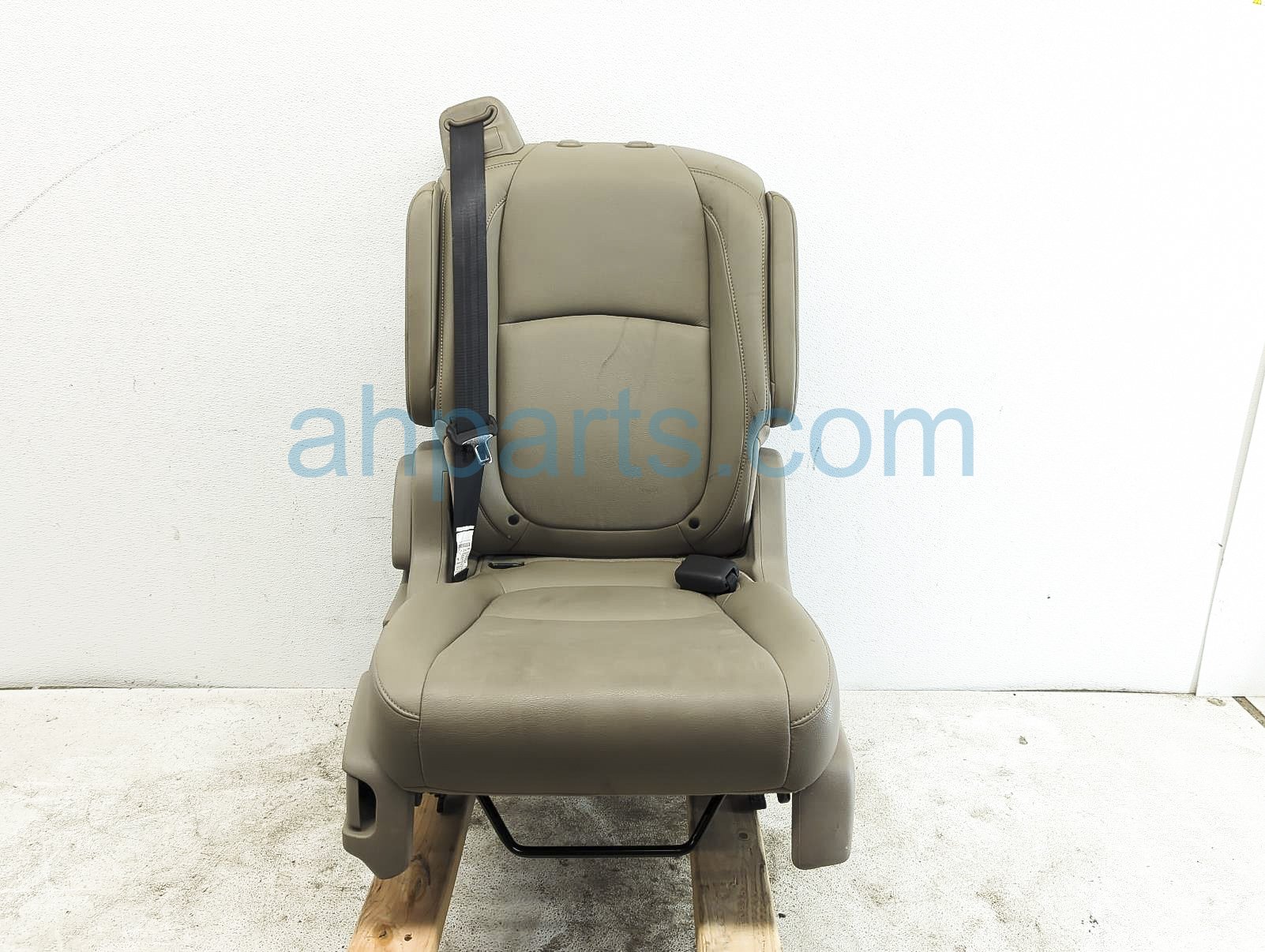 $225 Honda 2ND ROW RH SEAT - TAN CAPTAIN EXL