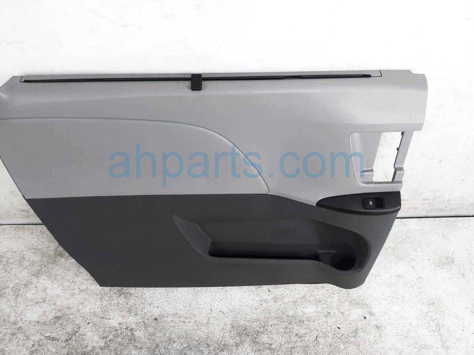 $100 Toyota RR/LH INTERIOR DOOR PANEL - GREY LE