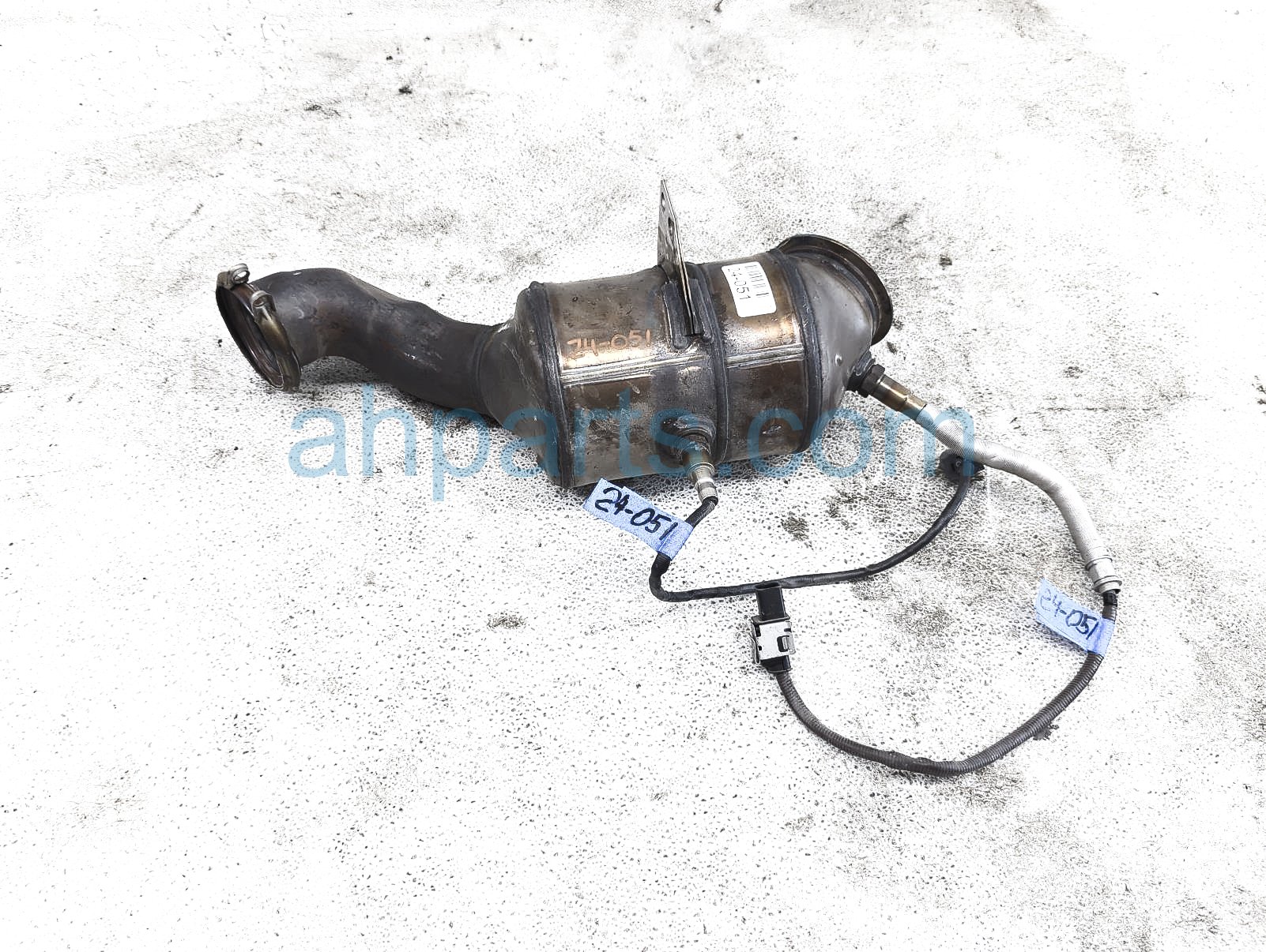 $495 Mercedes FRONT EXHAUST CONVERTER MANIFOLD