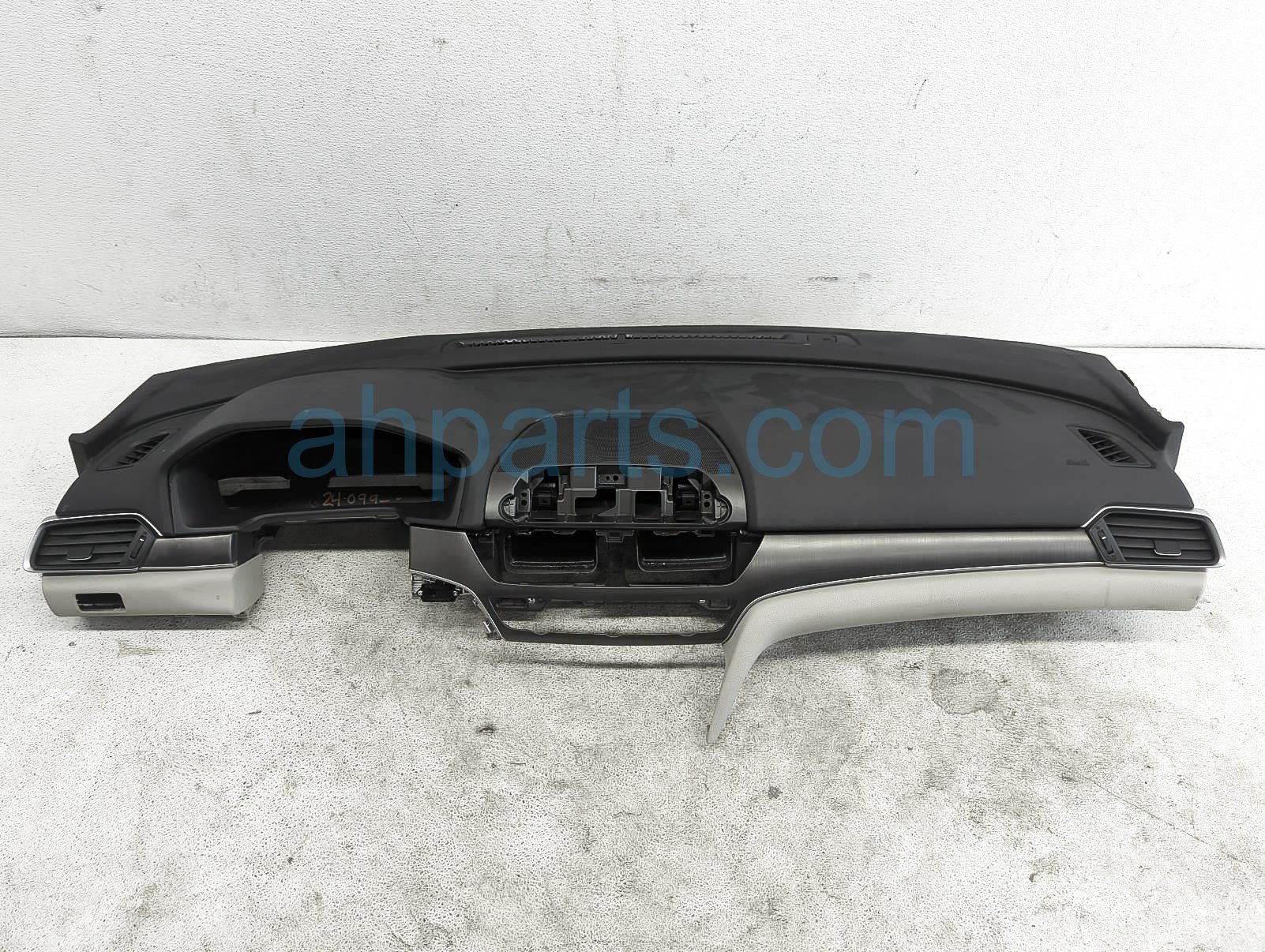 $525 Honda DASHBOARD W/ AIRBAG - BLACK