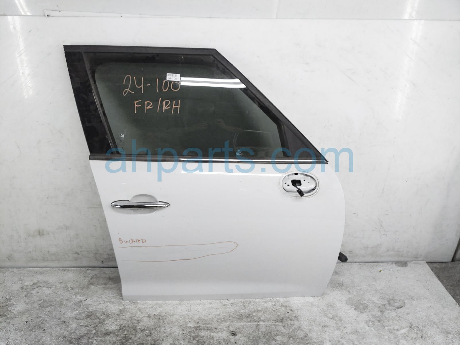 $250 BMW FR/RH DOOR - WHITE - NO MIRROR/TRIM*