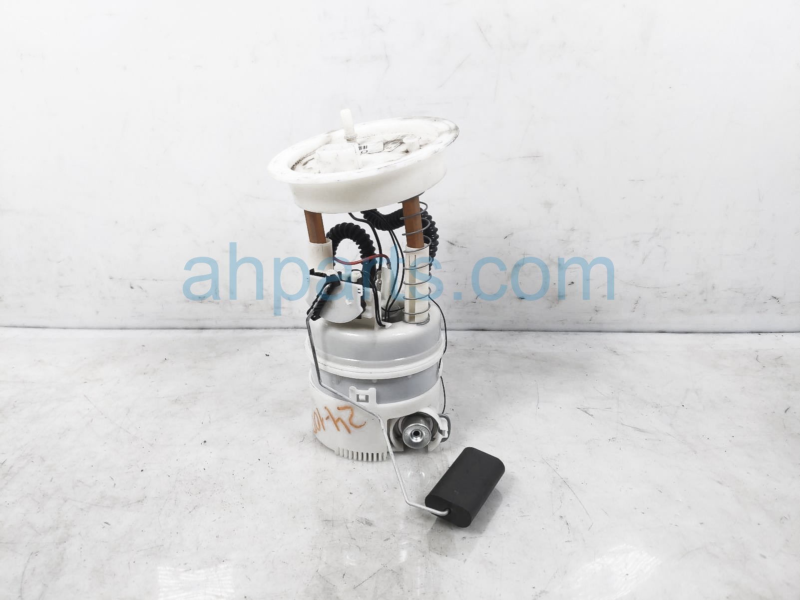 $60 BMW GAS / FUEL PUMP (TANK MOUNTED)