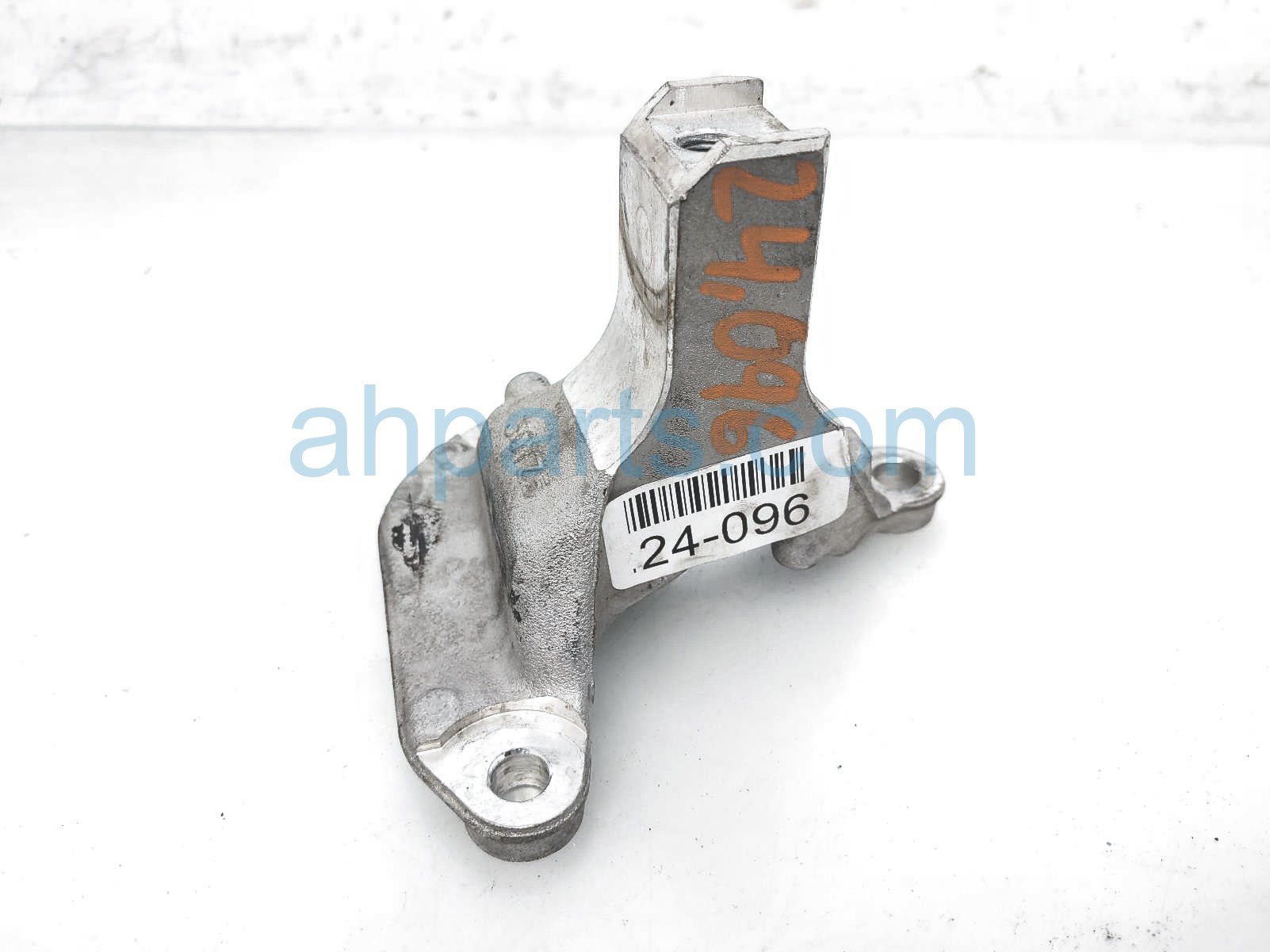 $25 Honda FRONT ENGINE MOUNT BRACKET- 3.5L FWD