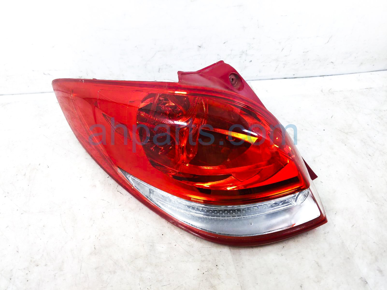 $75 Hyundai LH TAIL LAMP (ON BODY)