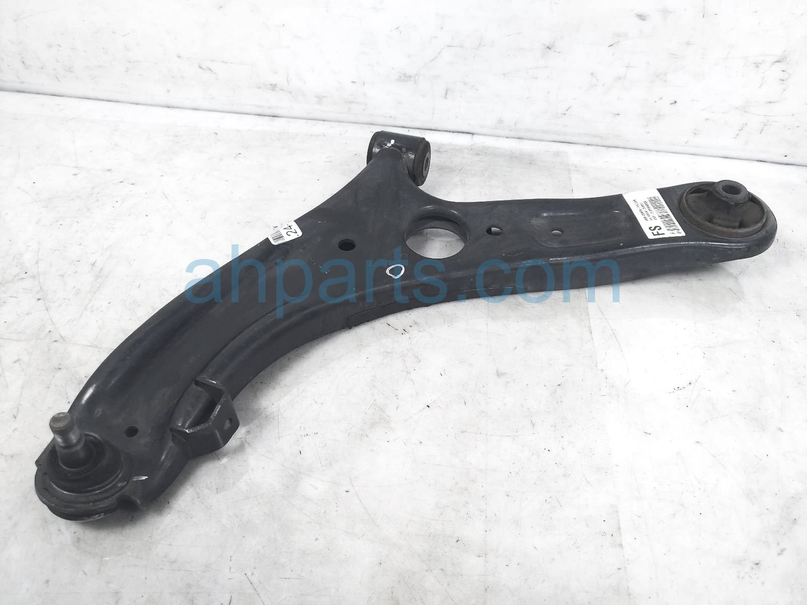 $60 Hyundai FR/LH LOWER CONTROL ARM *