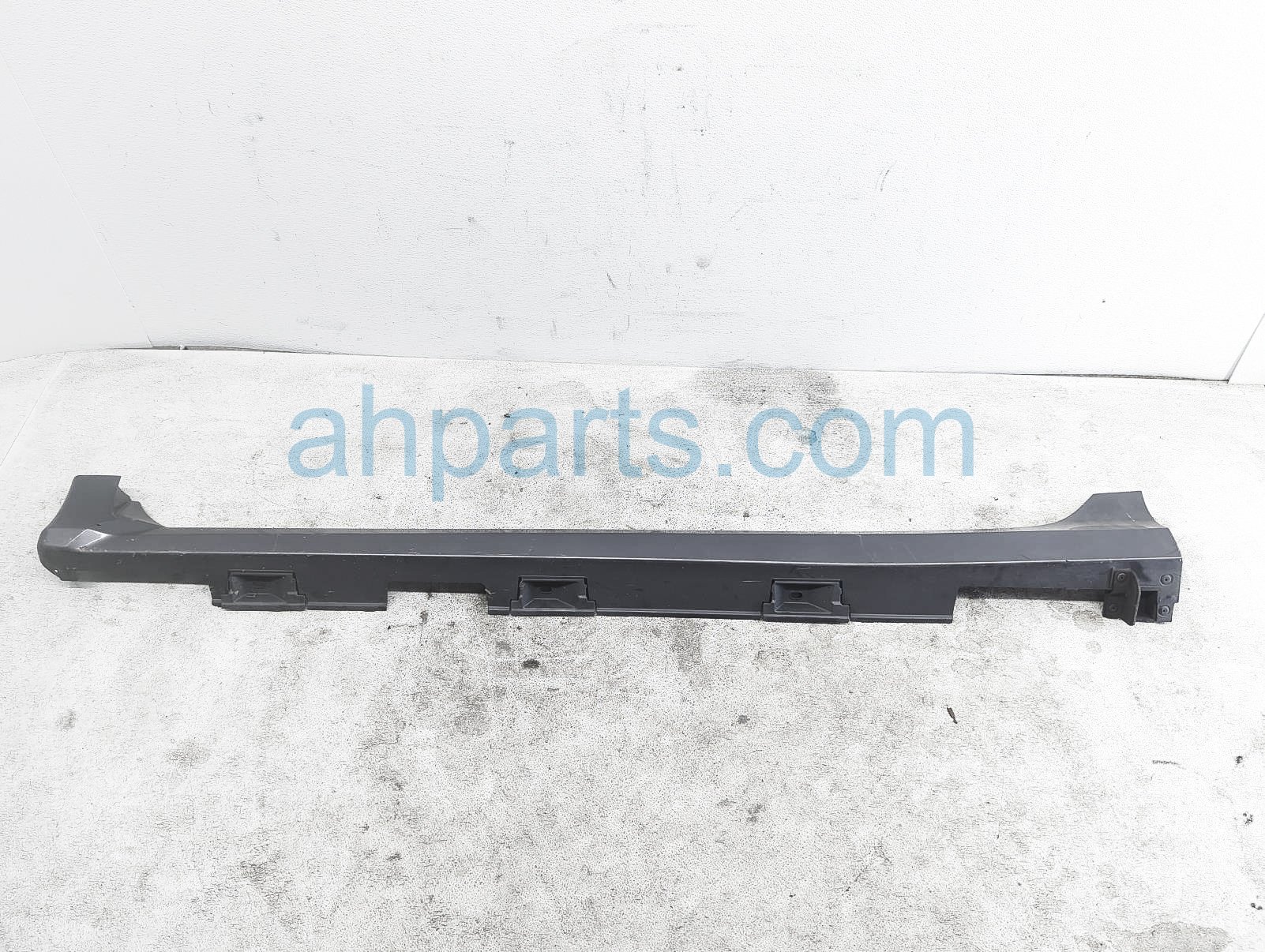 $225 Honda LH SIDE SKIRT / MOLDING - GREY SDN