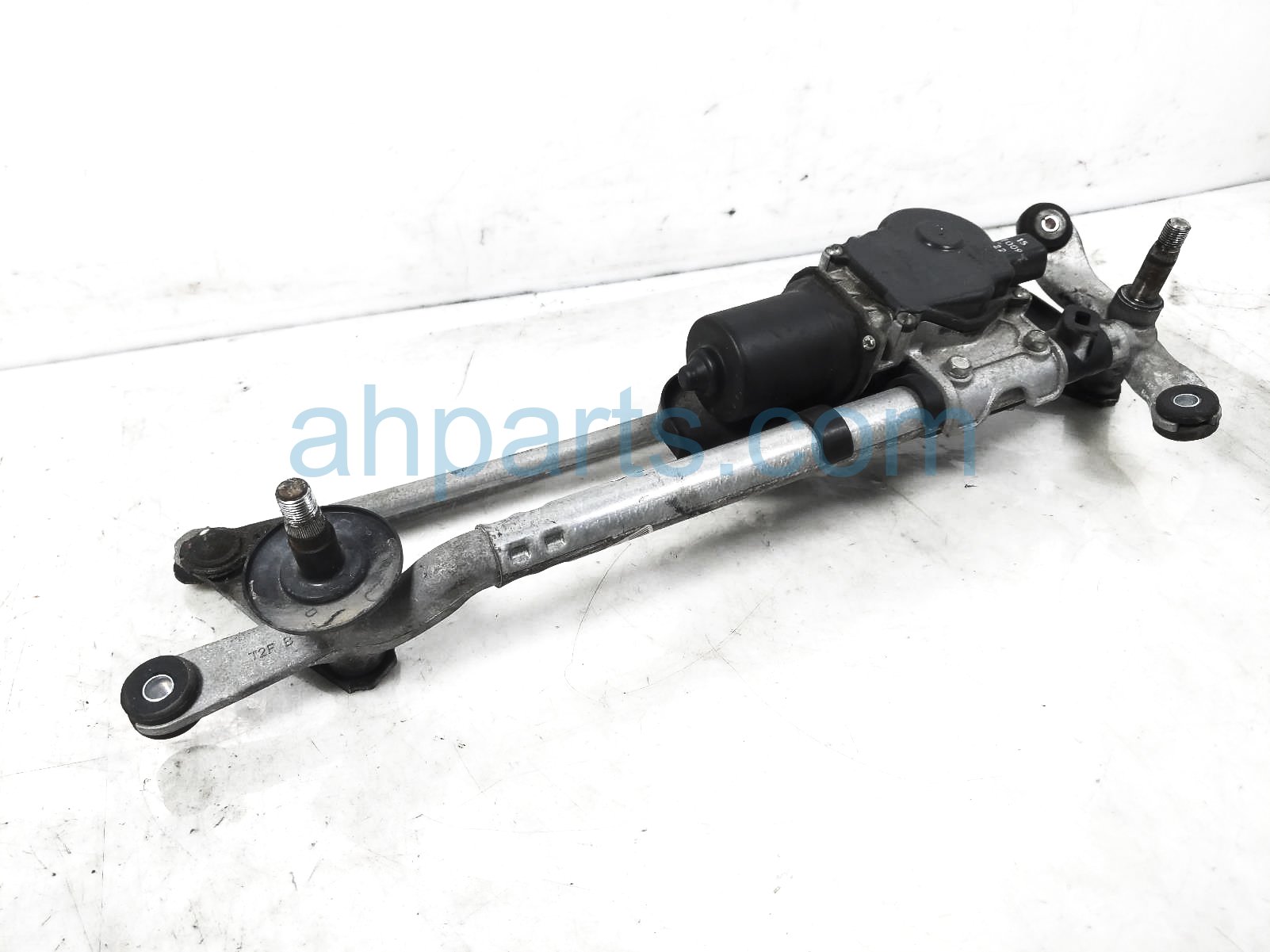 $59 Honda WINDSHIELD WIPER MOTOR W/ ARM ASSY