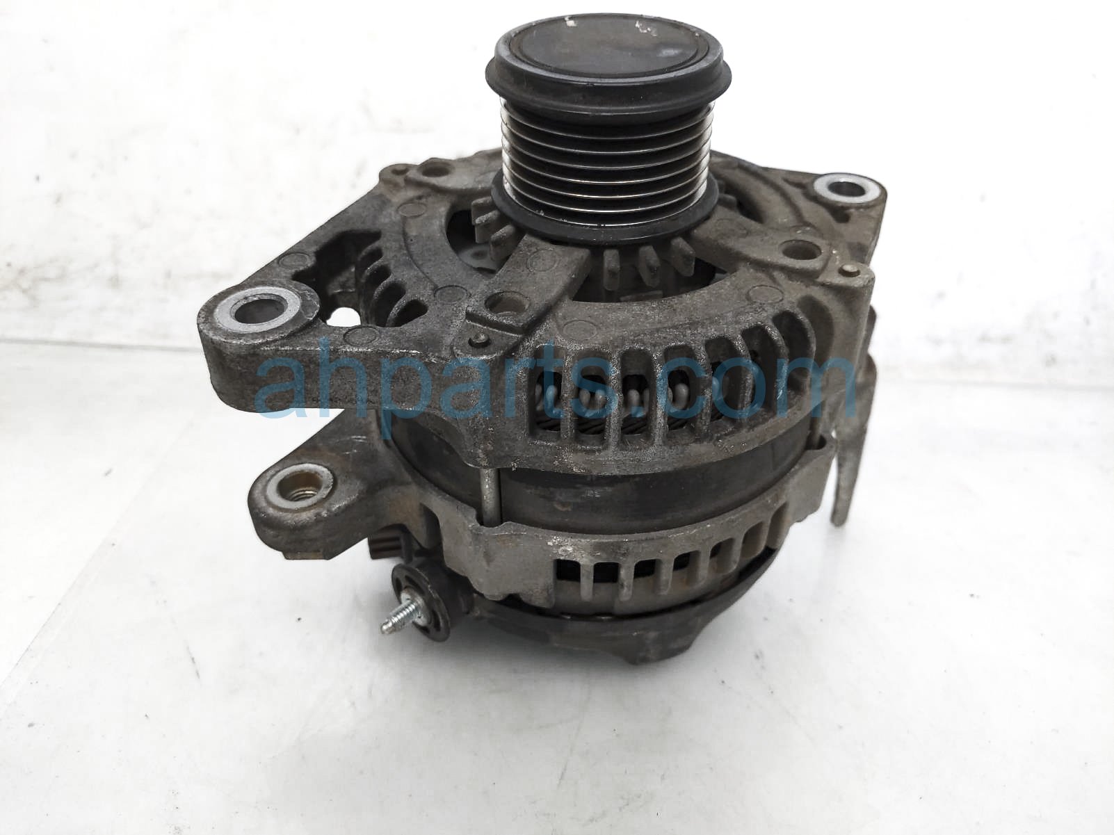 $75 Toyota ALTERNATOR / GENERATOR - 52K *