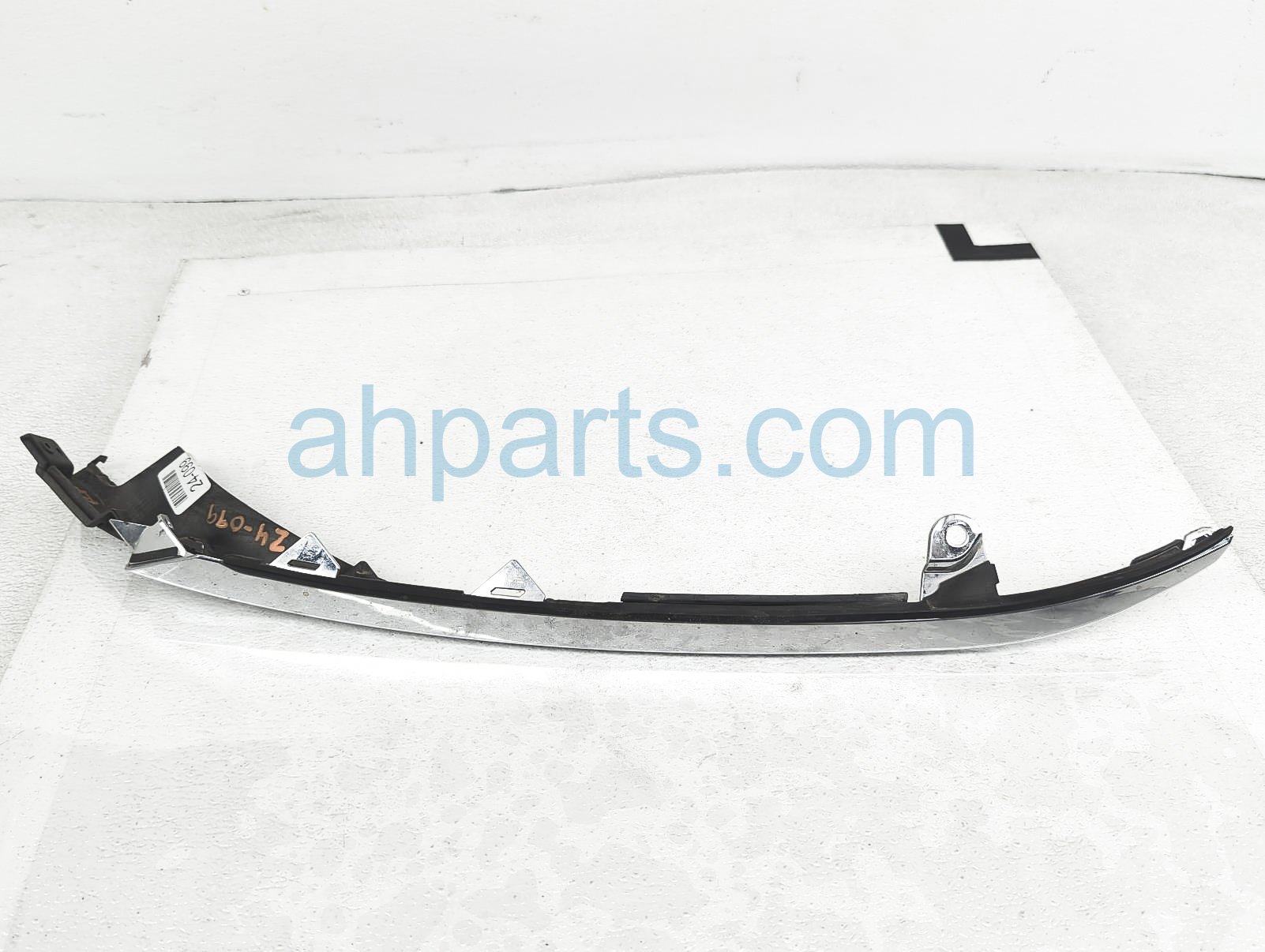 $25 Honda FR/RH SIDE GRILLE EXTENSION - CHROME