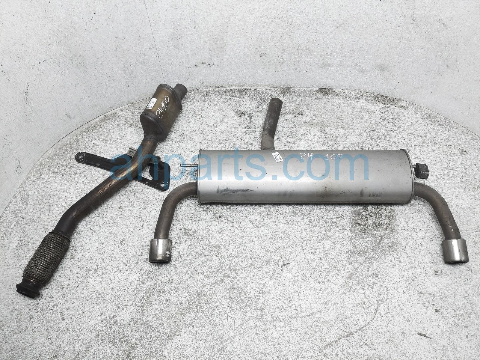 $549 BMW FULL EXHAUST PIPE & MUFFLER ASSY