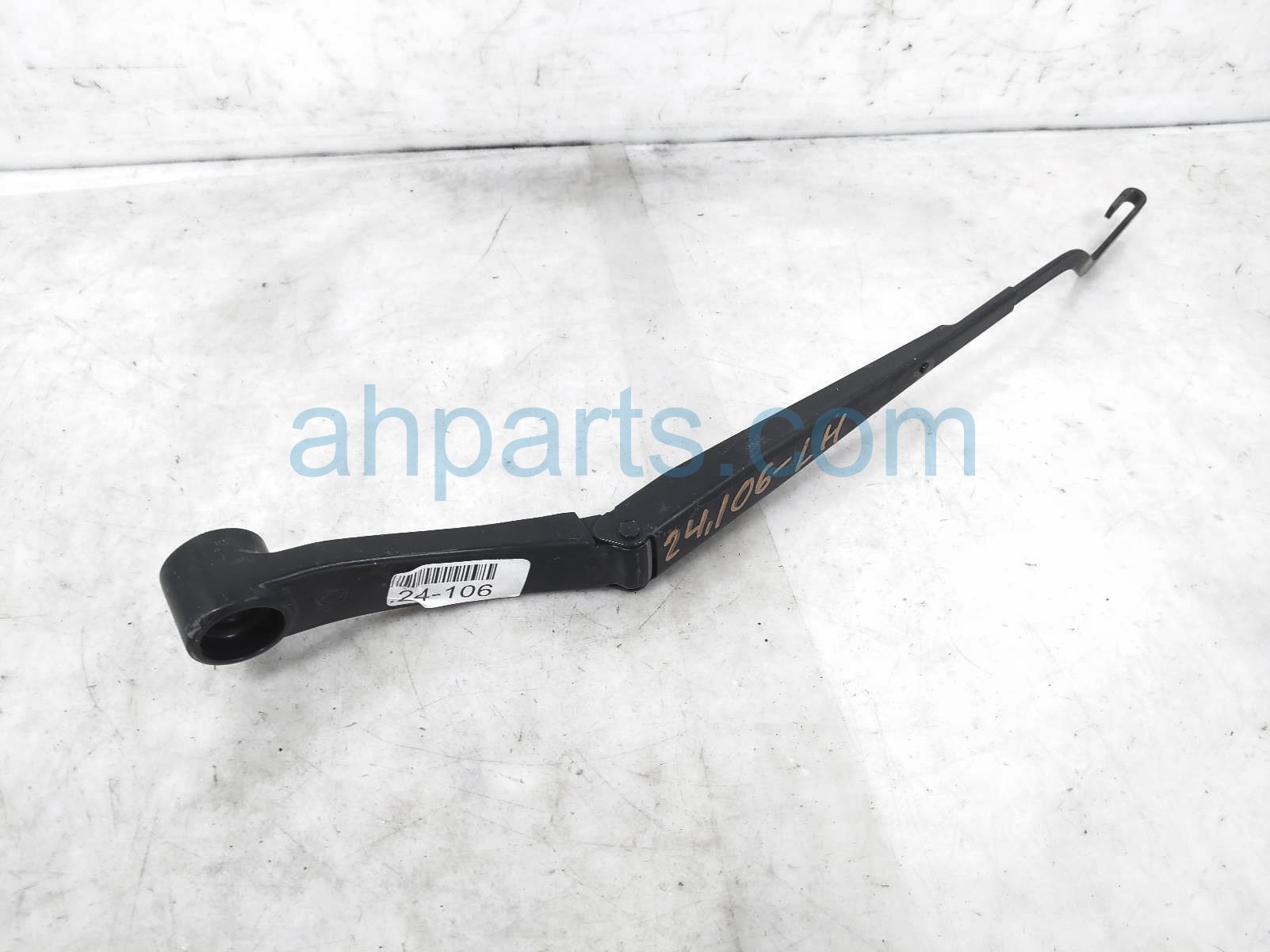 $30 Hyundai LH SIDE WINDSHIELD WIPER  ARM