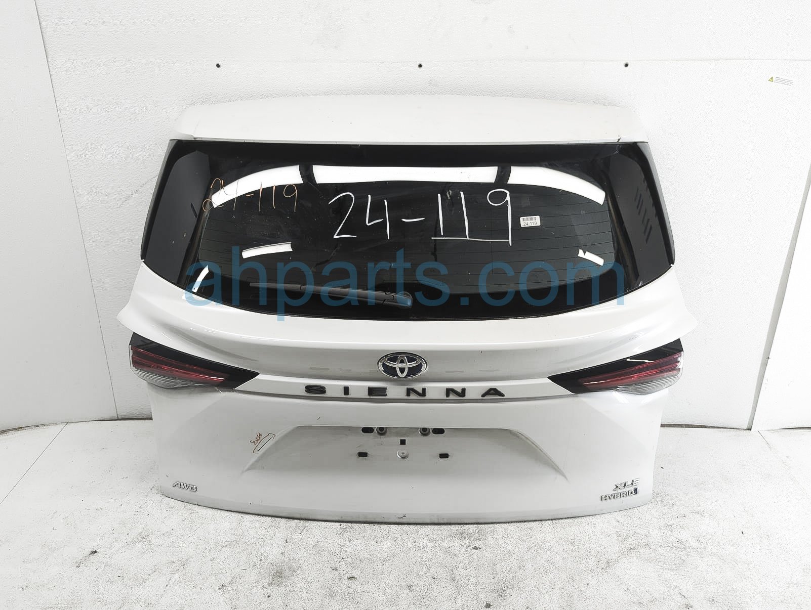 $2950 Toyota LIFT GATE / TAIL GATE -WHITE XLE AWD