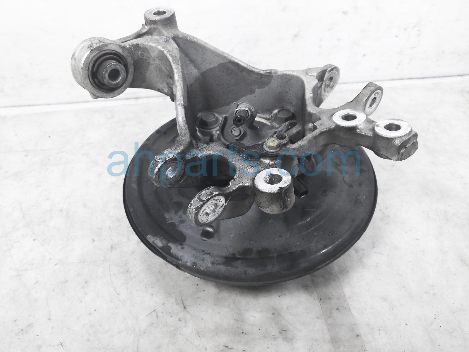 $75 Honda RR/LH SPINDLE KNUCKLE W/HUB ASSY